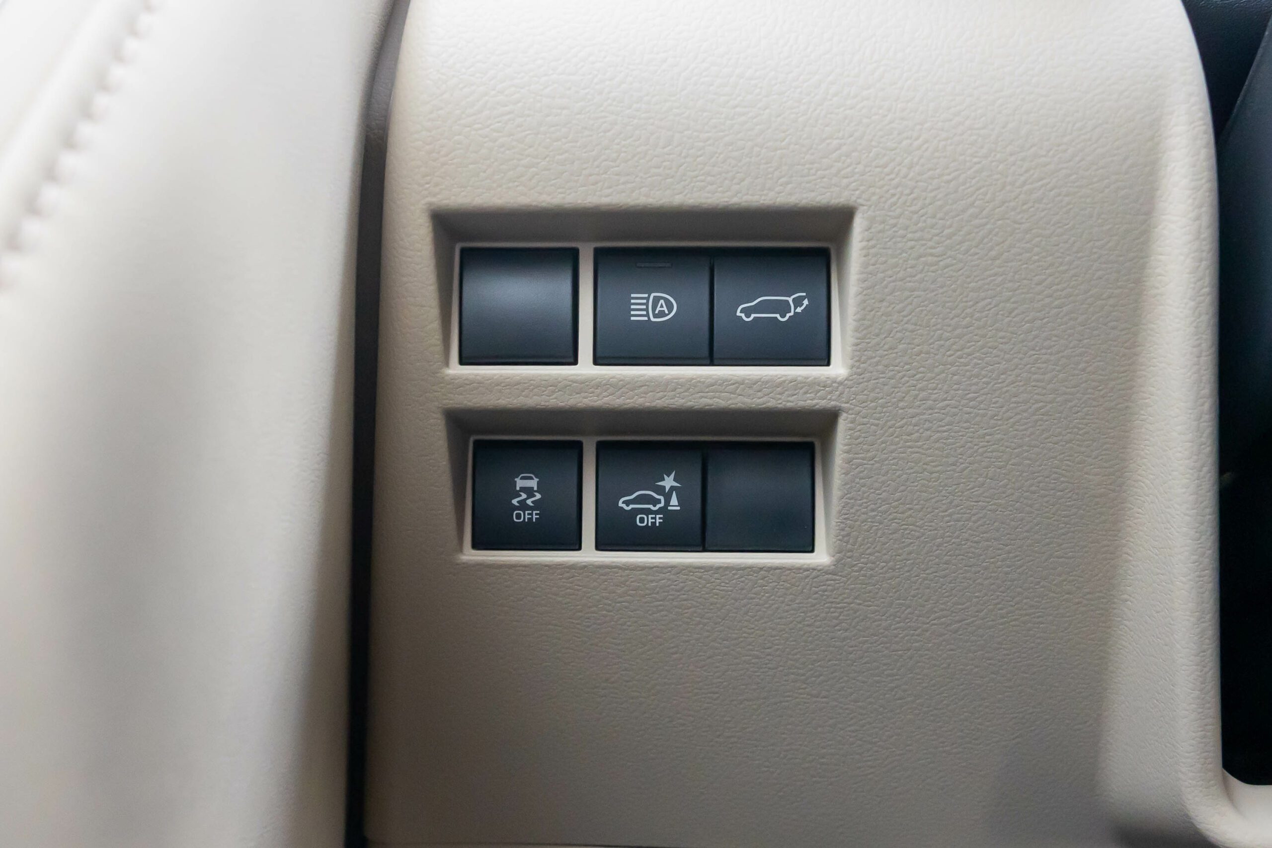 Toyota Land Cruiser VXR 300 2022 – White