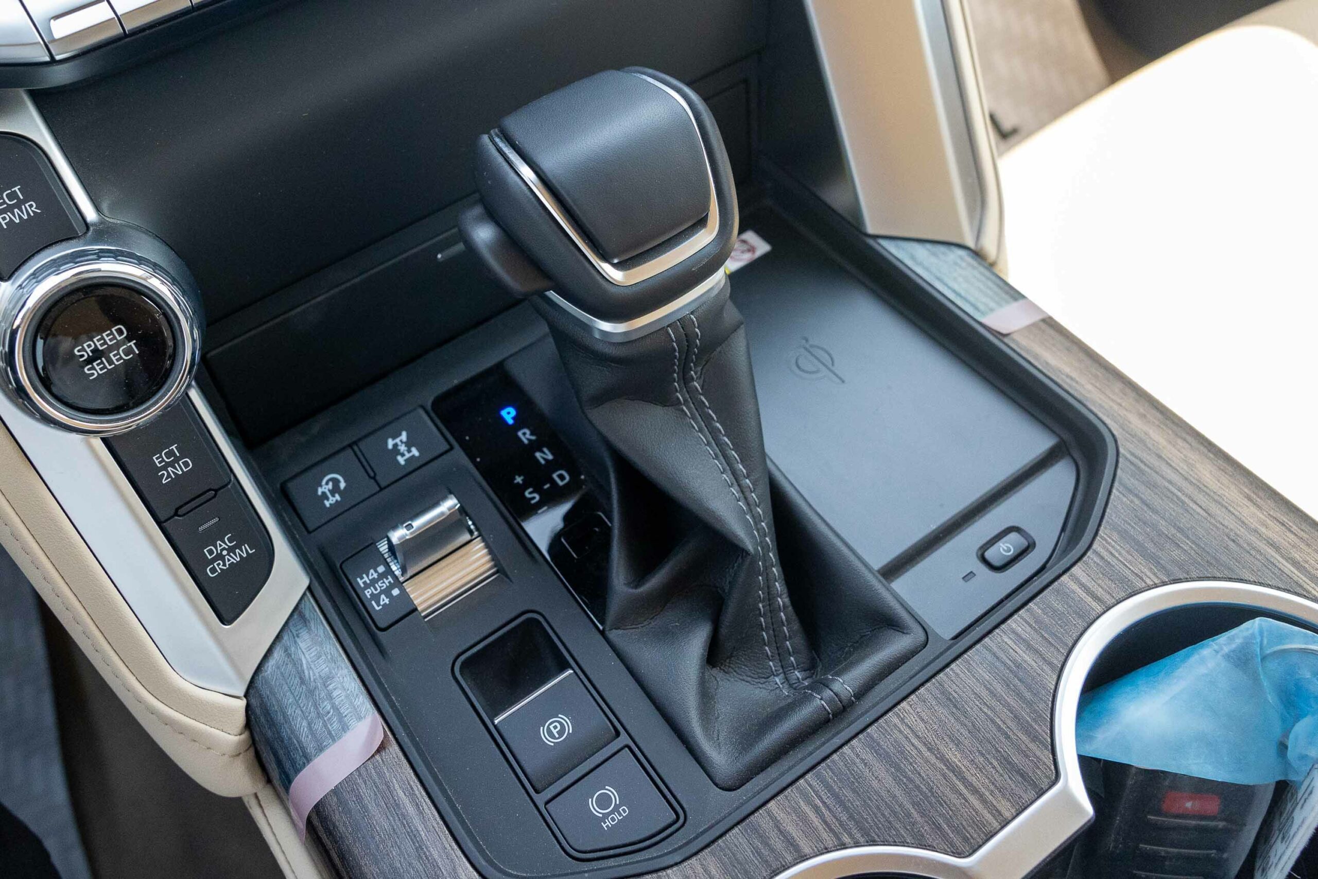 Toyota Land Cruiser VXR 300 2022 – White