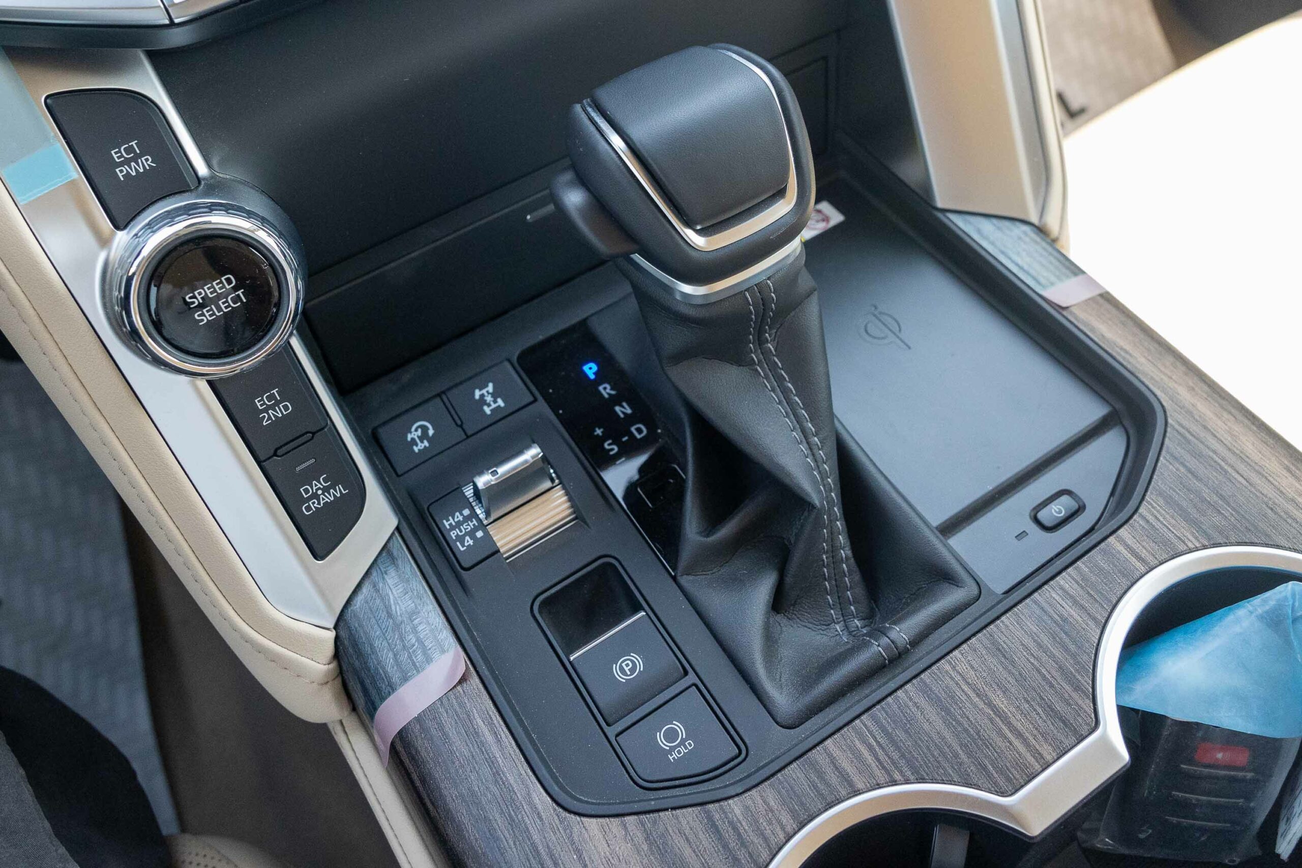 Toyota Land Cruiser VXR 300 2022 – White