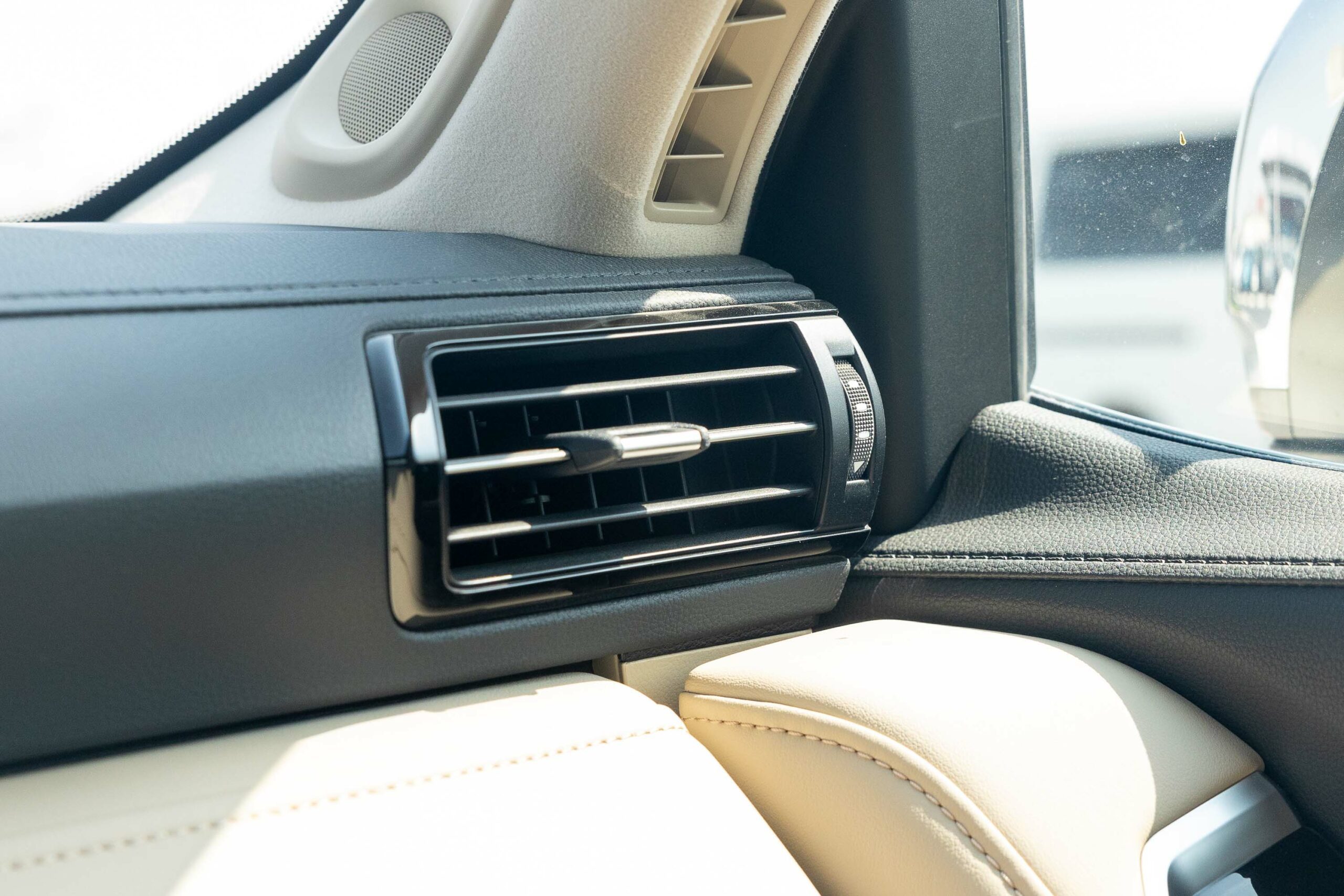 Toyota Land Cruiser VXR 300 2022 – White