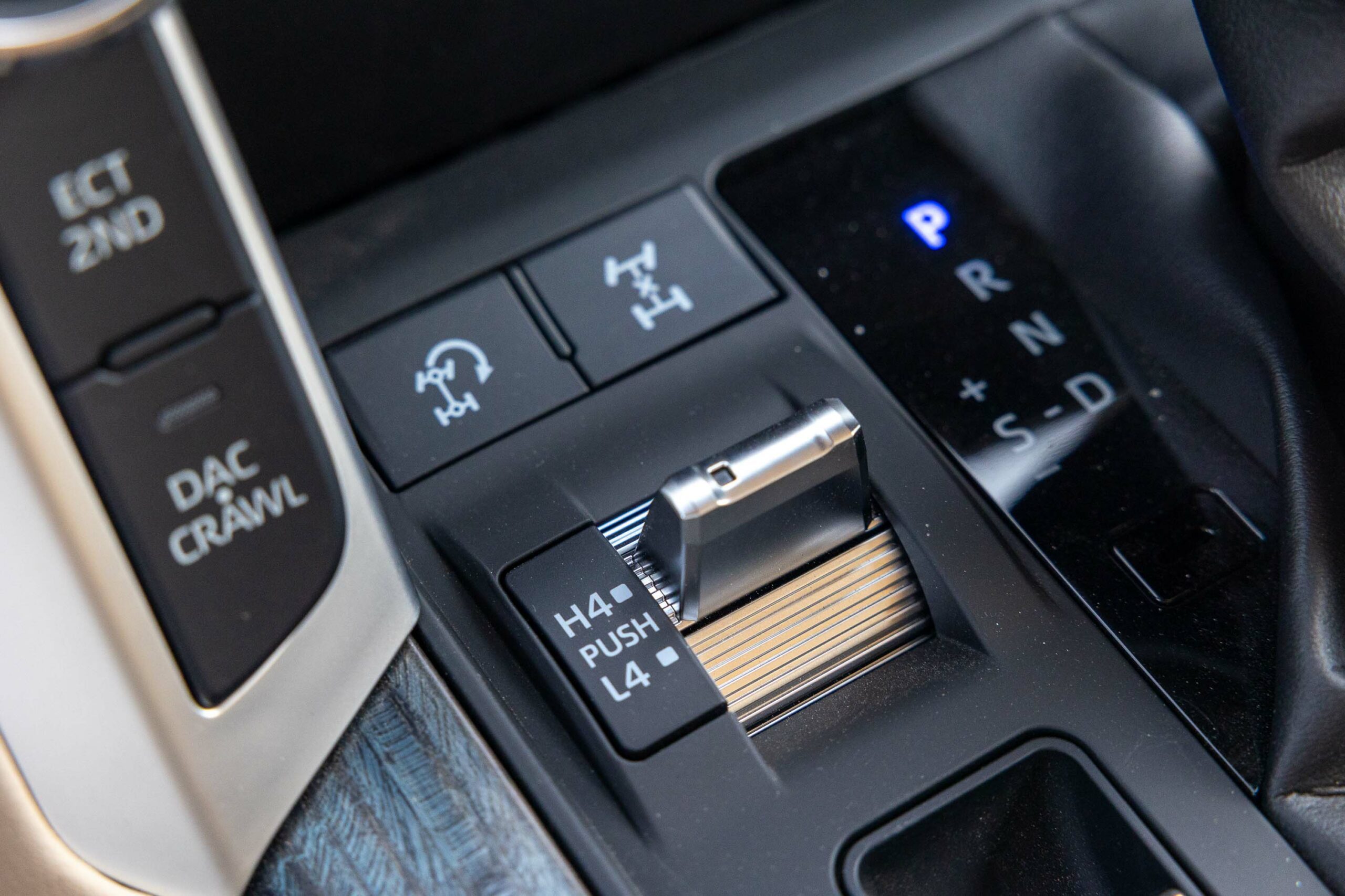 Toyota Land Cruiser VXR 300 2022 – White