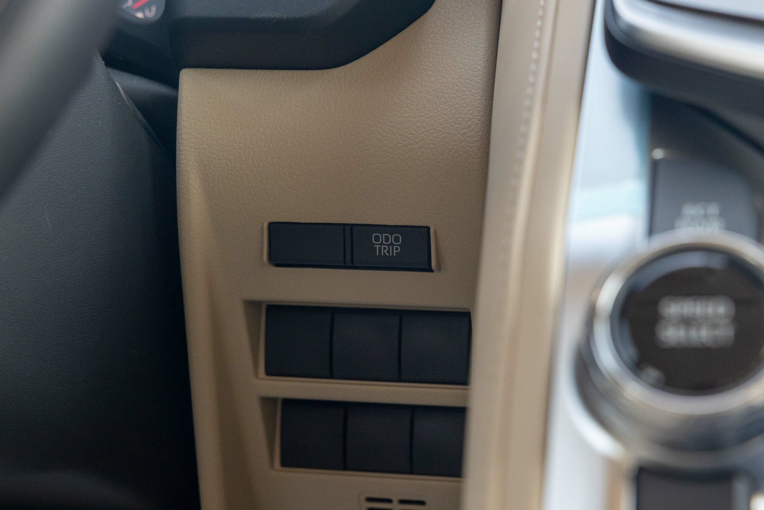 Toyota Land Cruiser VXR 300 2022 – White