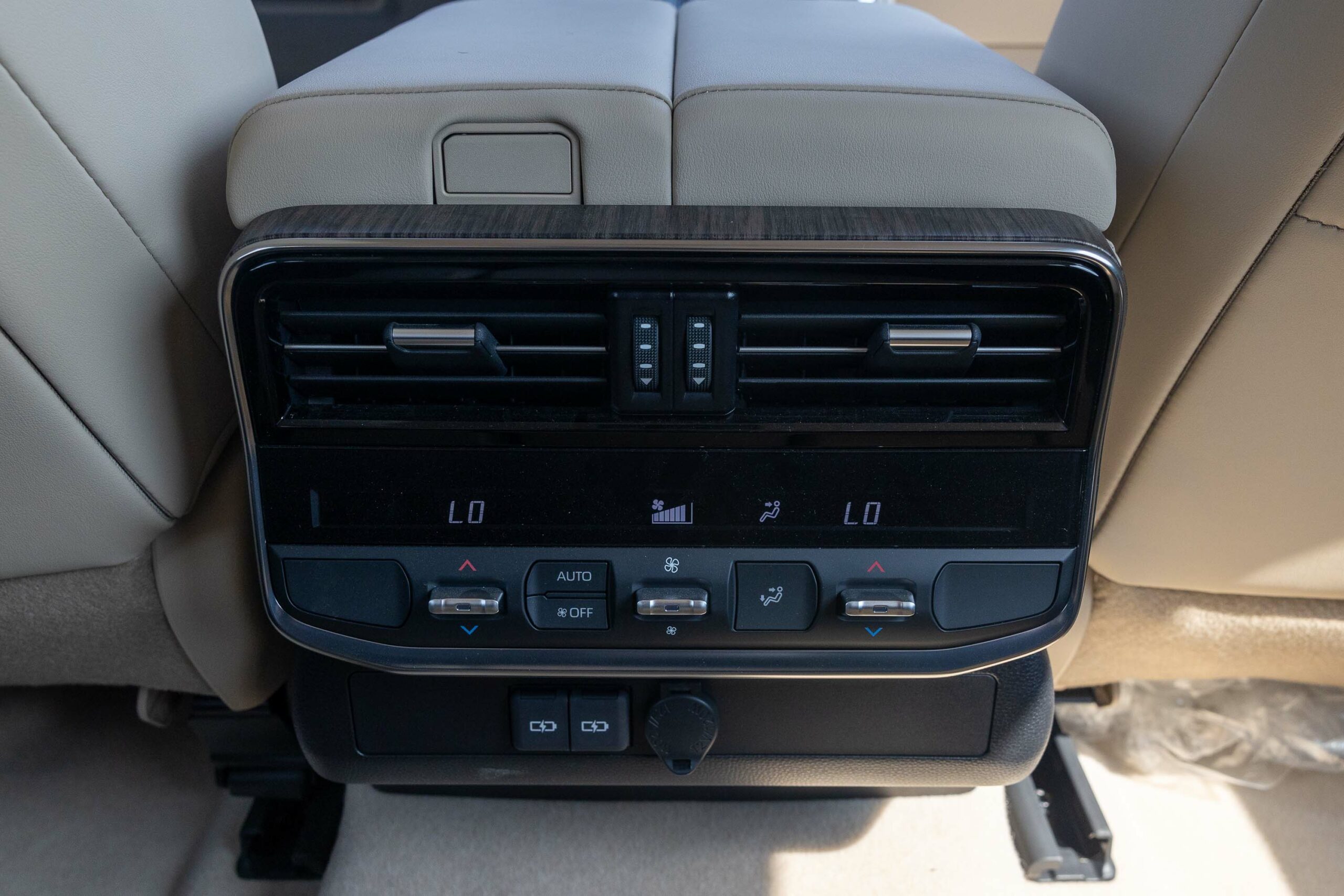 Toyota Land Cruiser VXR 300 2022 – White