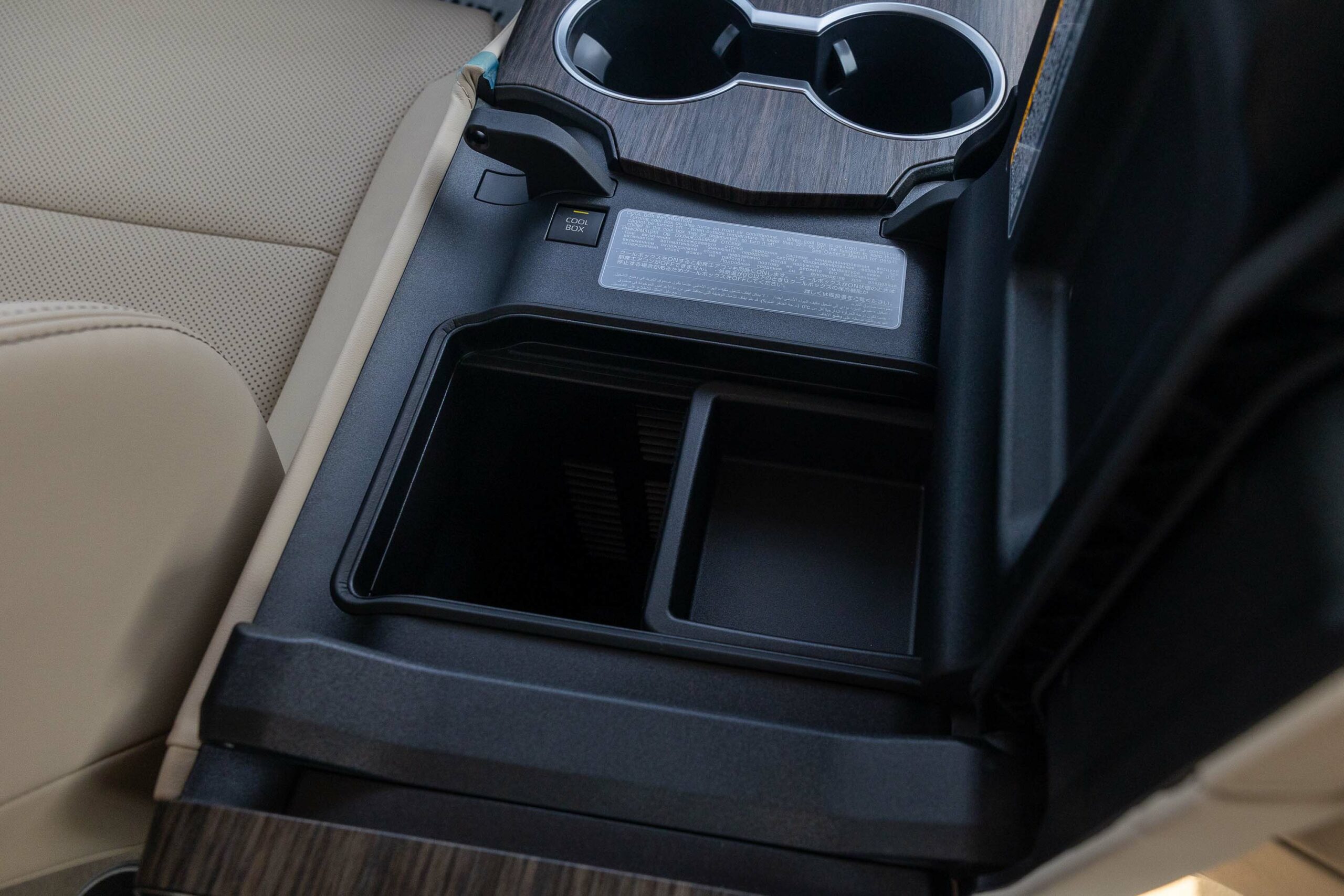 Toyota Land Cruiser VXR 300 2022 – White