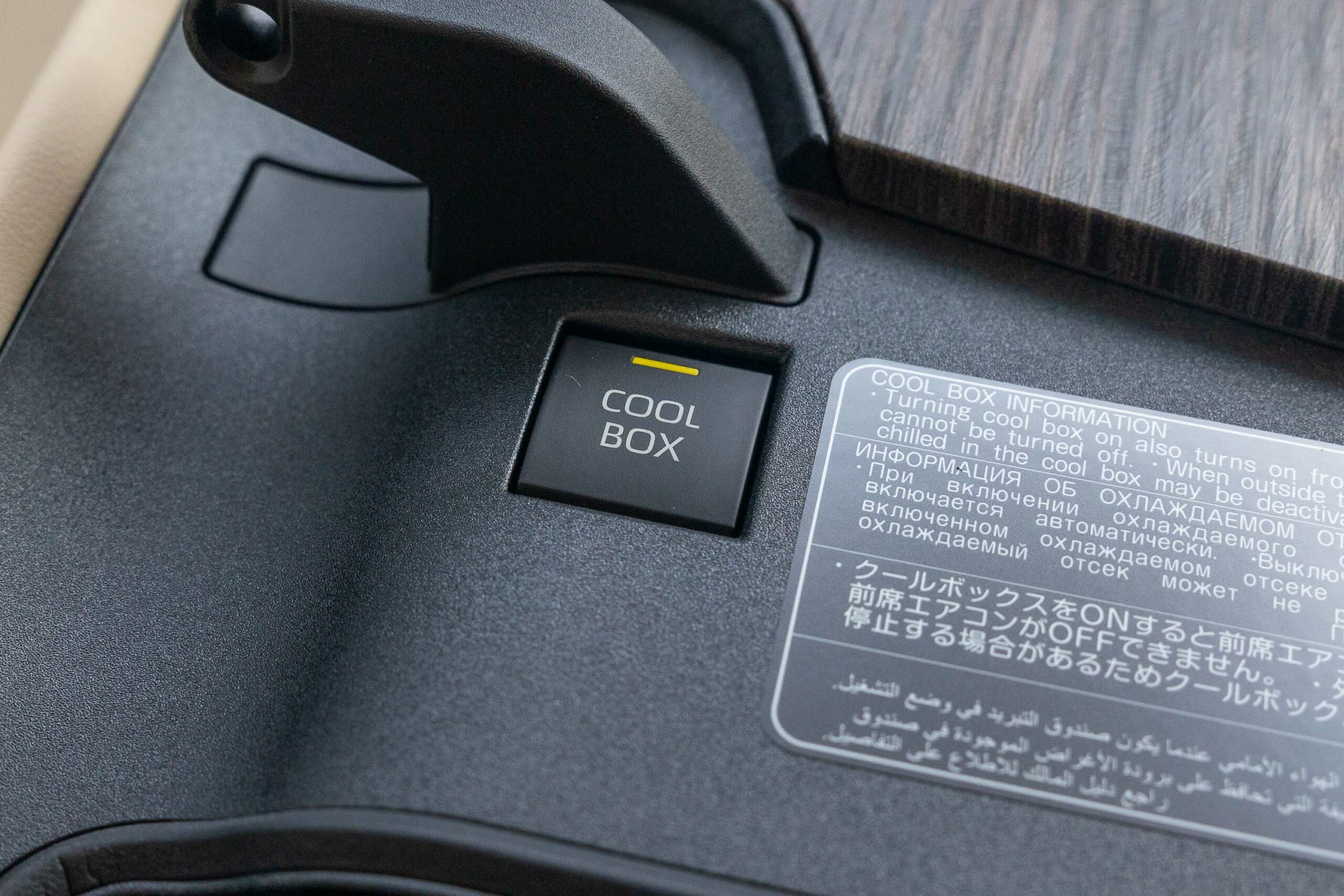 Toyota Land Cruiser VXR 300 2022 – White