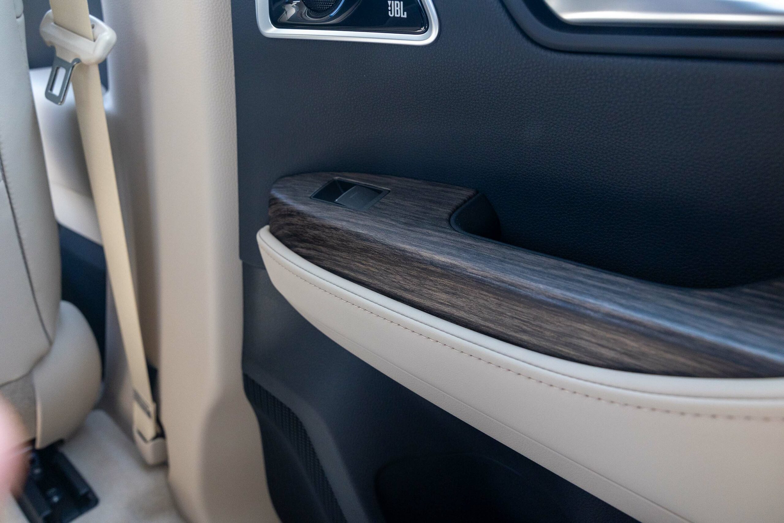 Toyota Land Cruiser VXR 300 2022 – White