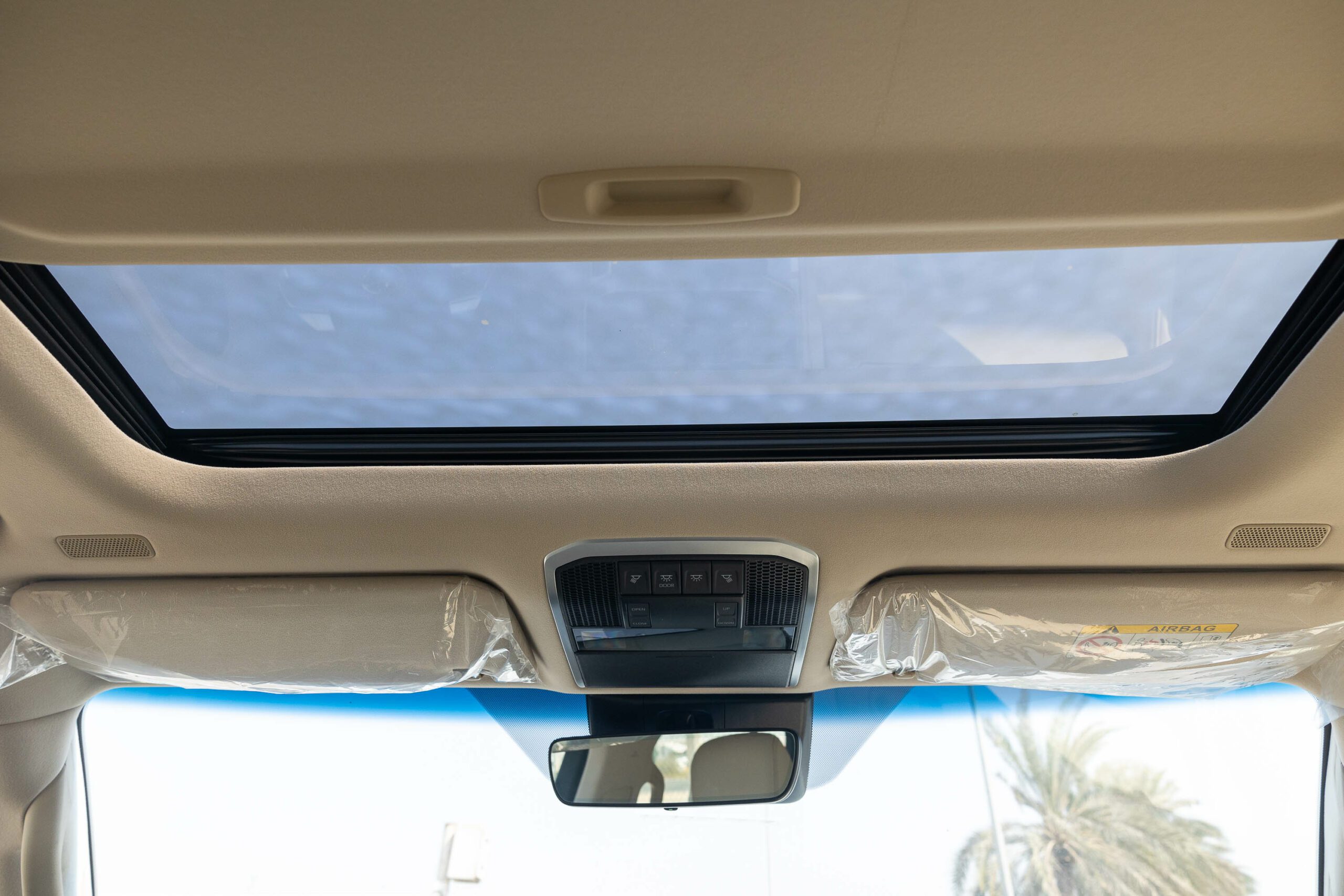 Toyota Land Cruiser VXR 300 2022 – White