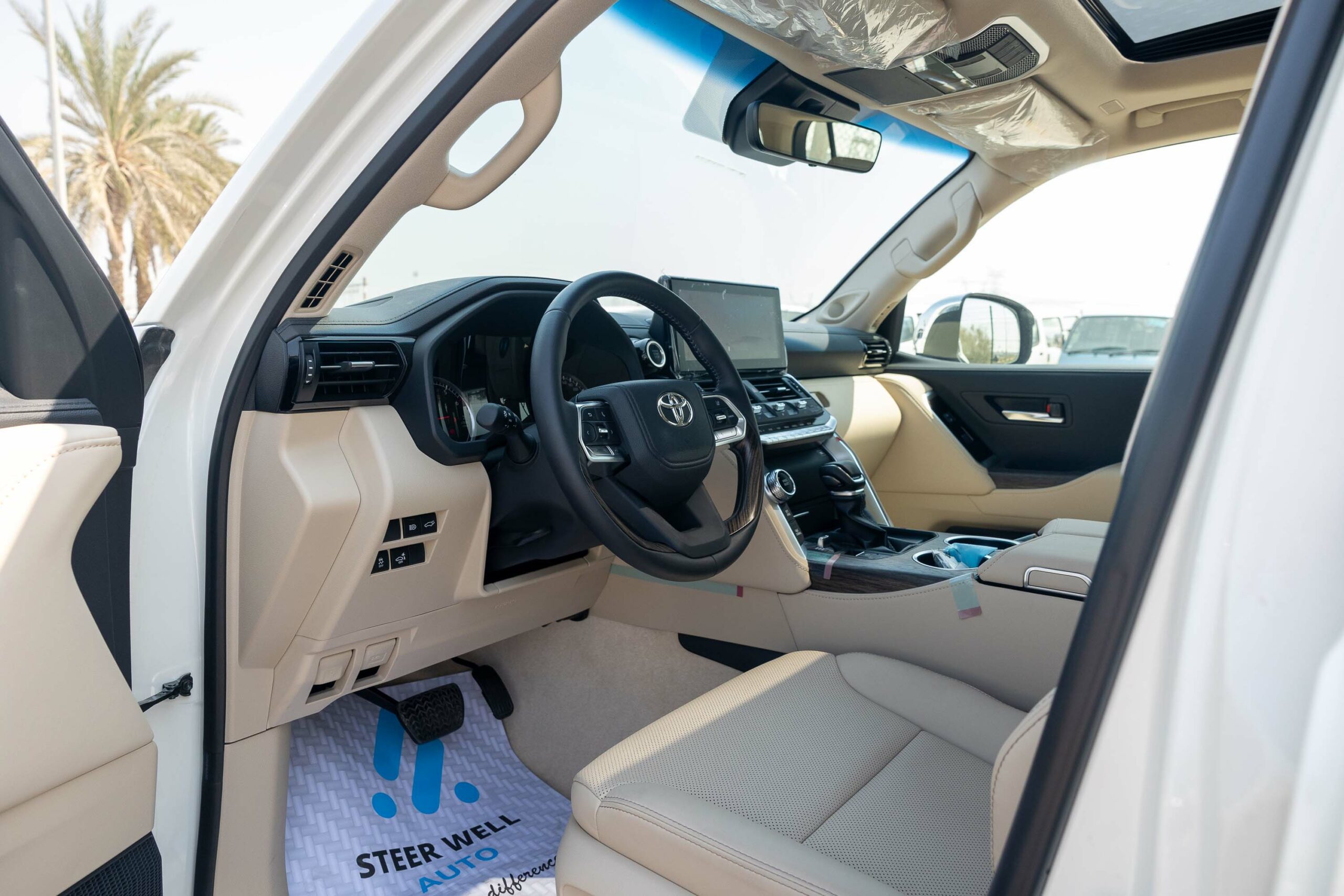 Toyota Land Cruiser VXR 300 2022 – White