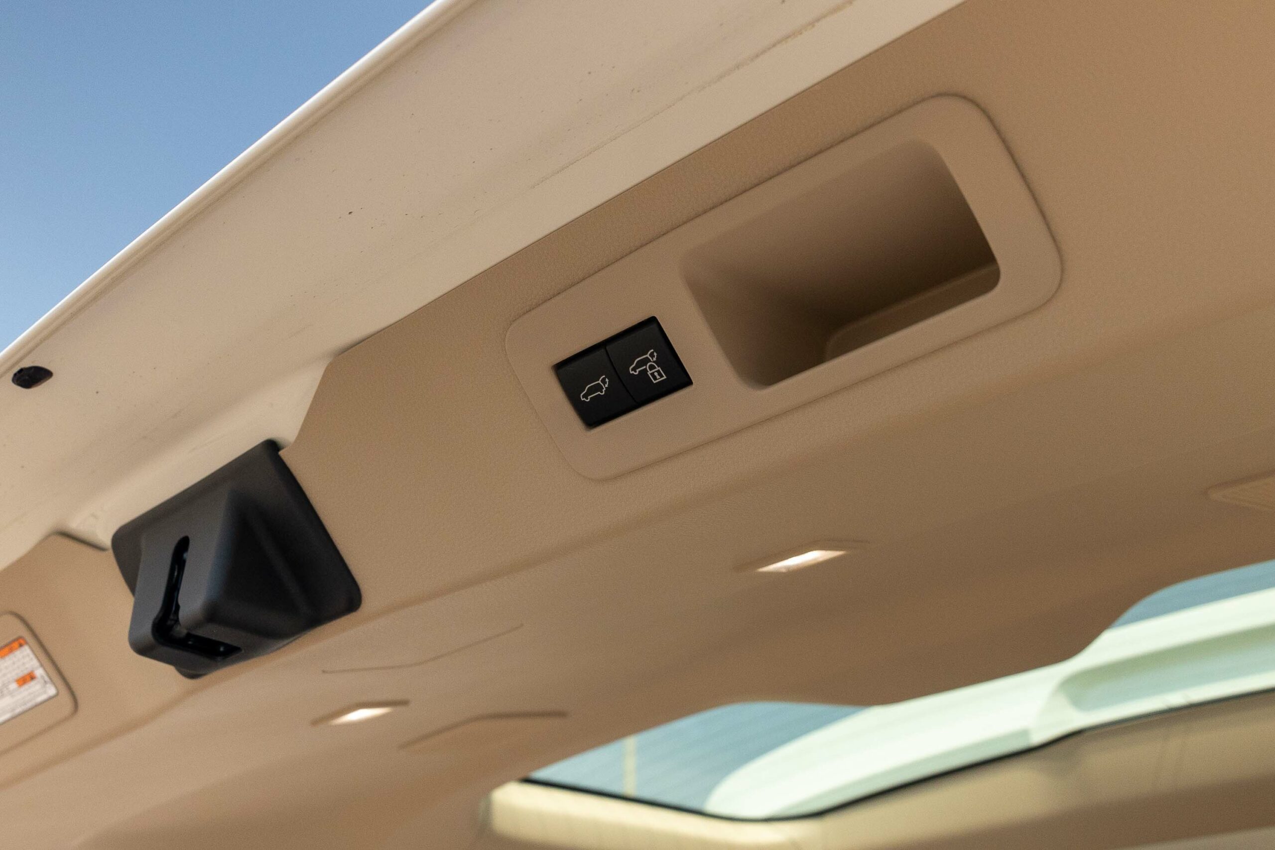 Toyota Land Cruiser VXR 300 2022 – White