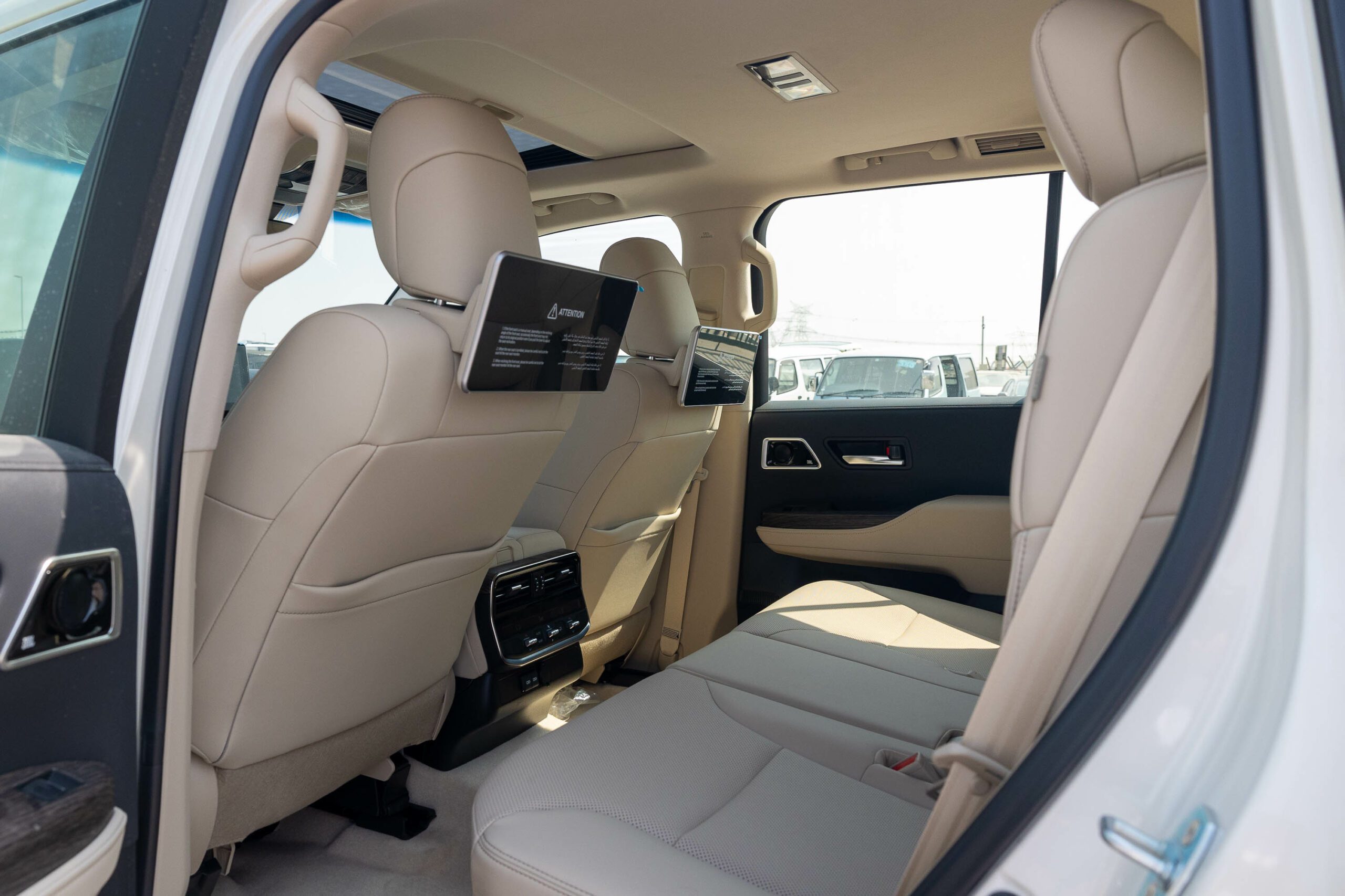 Toyota Land Cruiser VXR 300 2022 – White