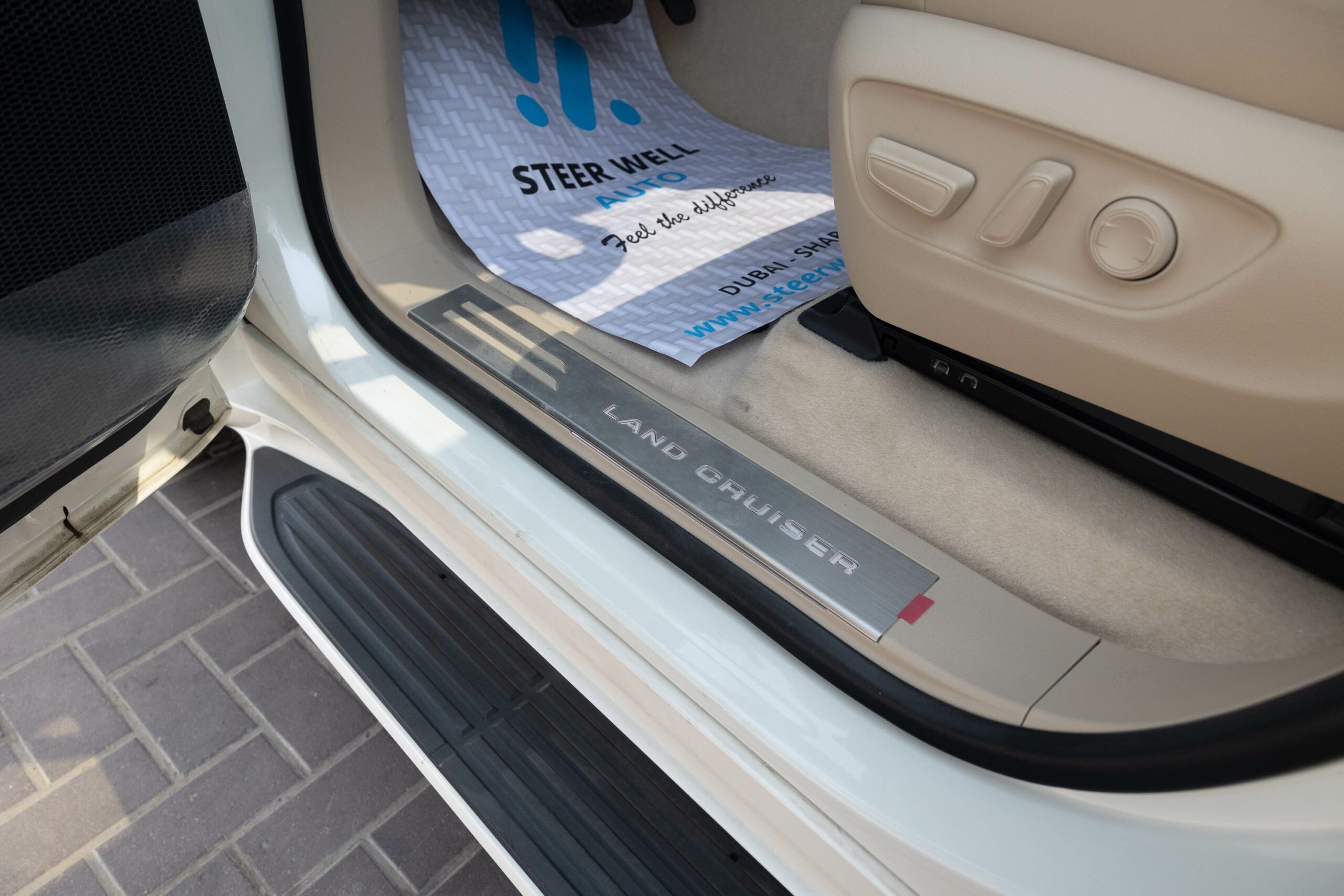 Toyota Land Cruiser VXR 300 2022 – White