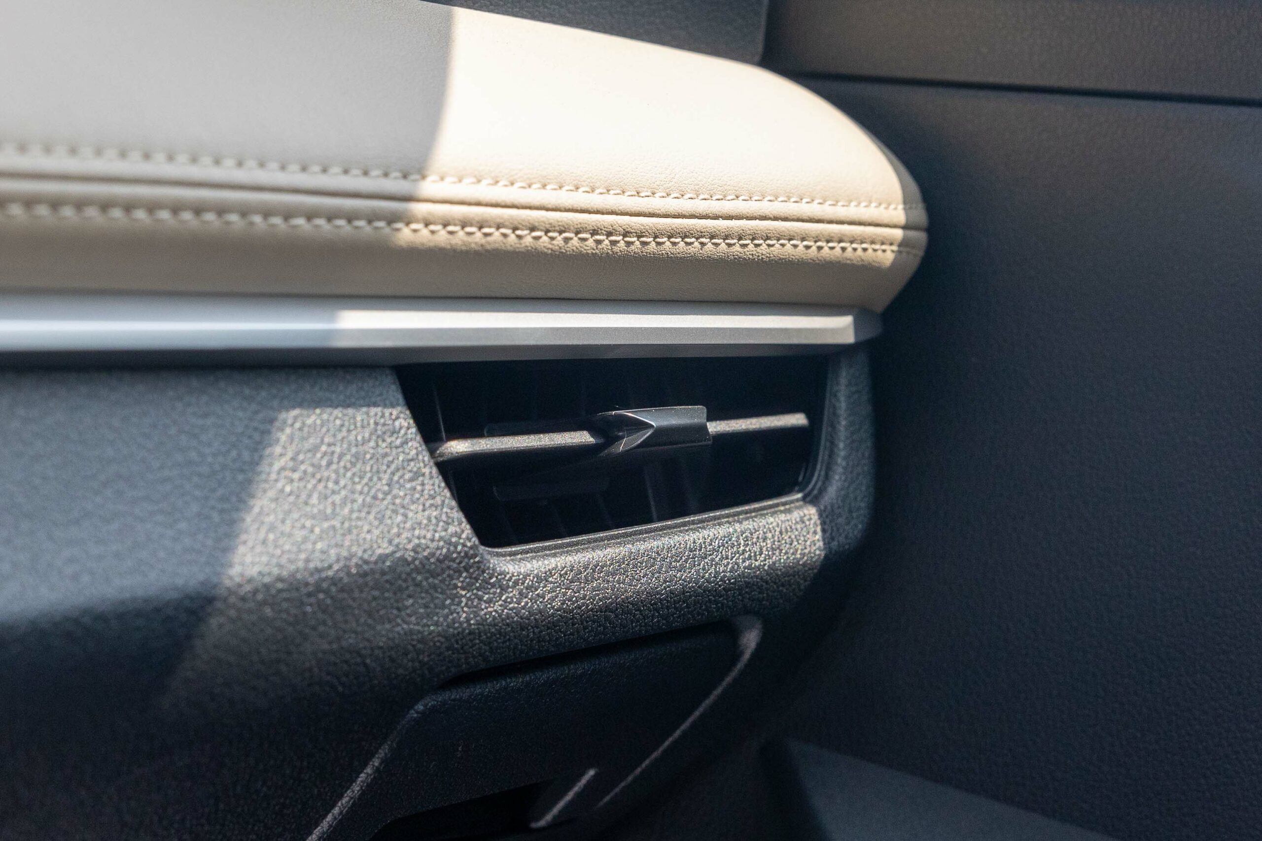 Toyota Yaris 2023 E – White