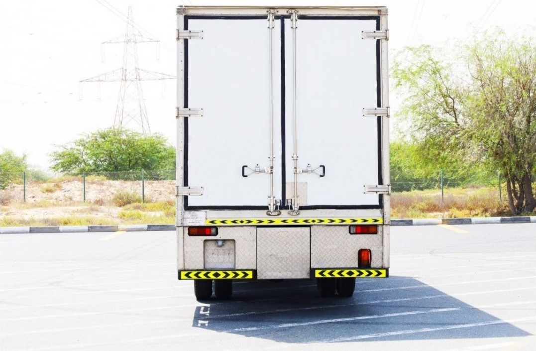 2014 Mitsubishi Fuso Freezer Box For Sale In UAE