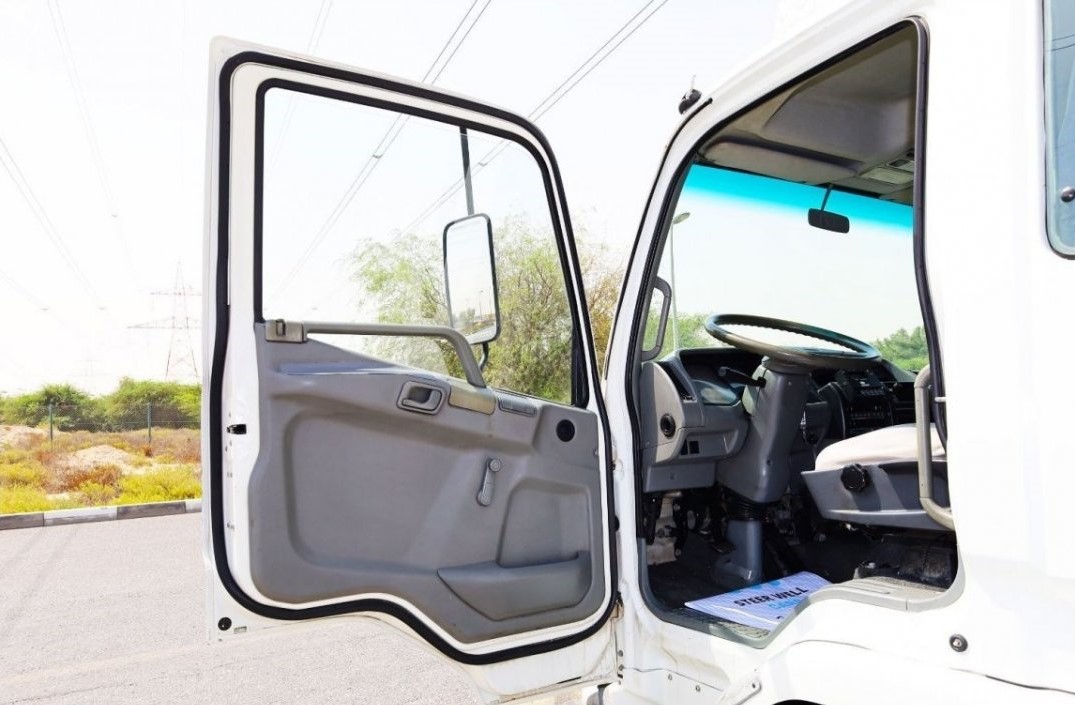 2014 Mitsubishi Fuso Freezer Box For Sale In UAE