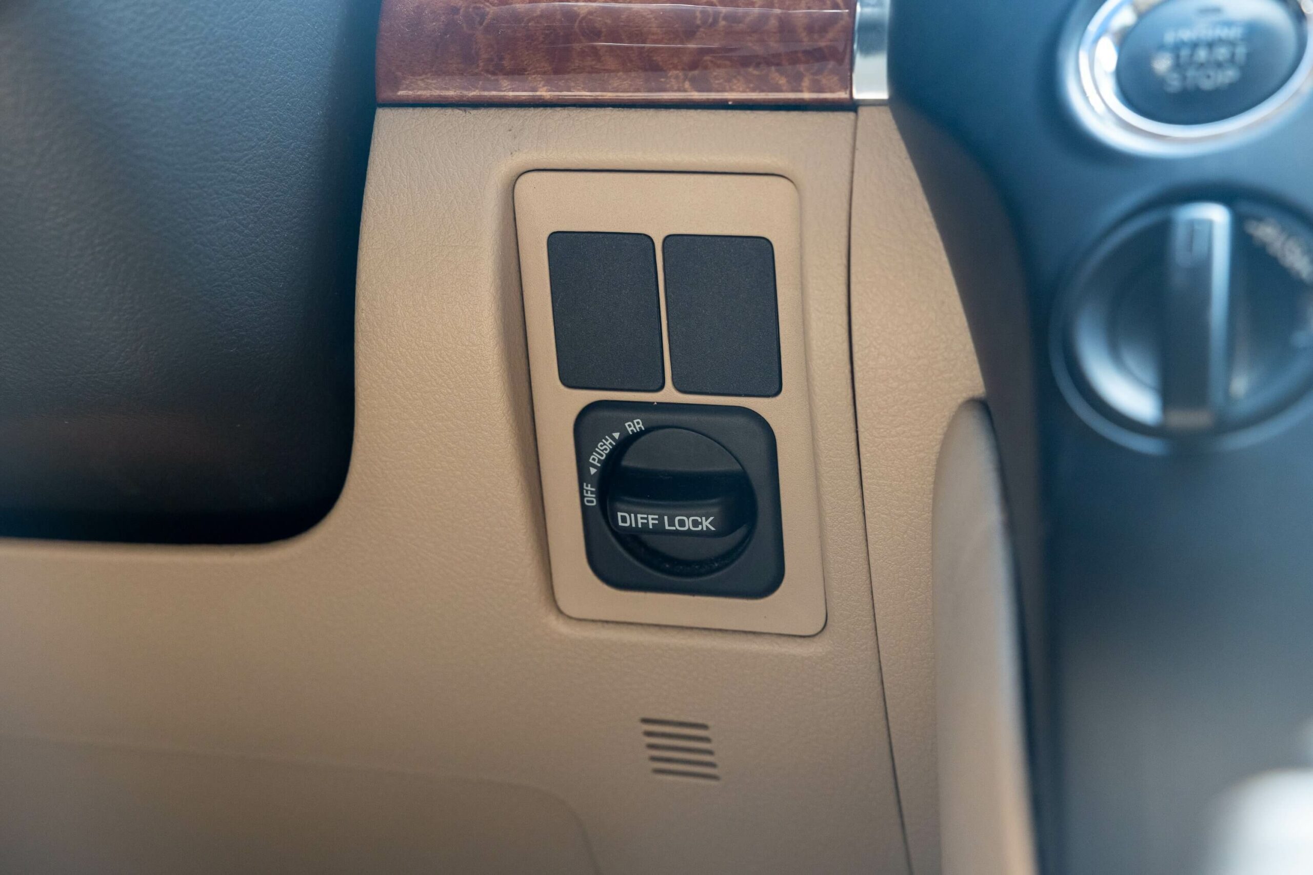 Toyota Land Cruiser 2013 – White