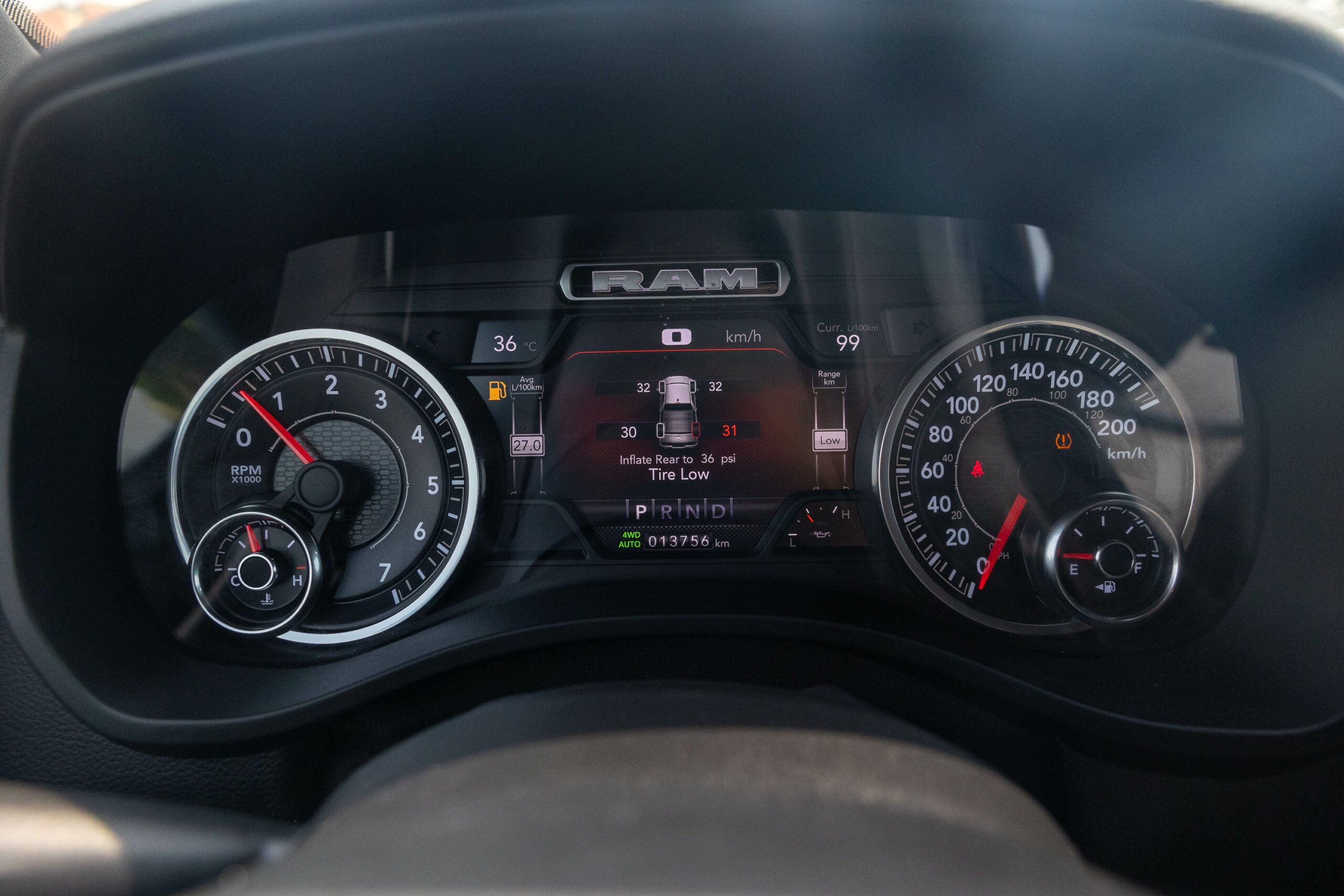 Dodge Ram Big Horn 2022 – Red