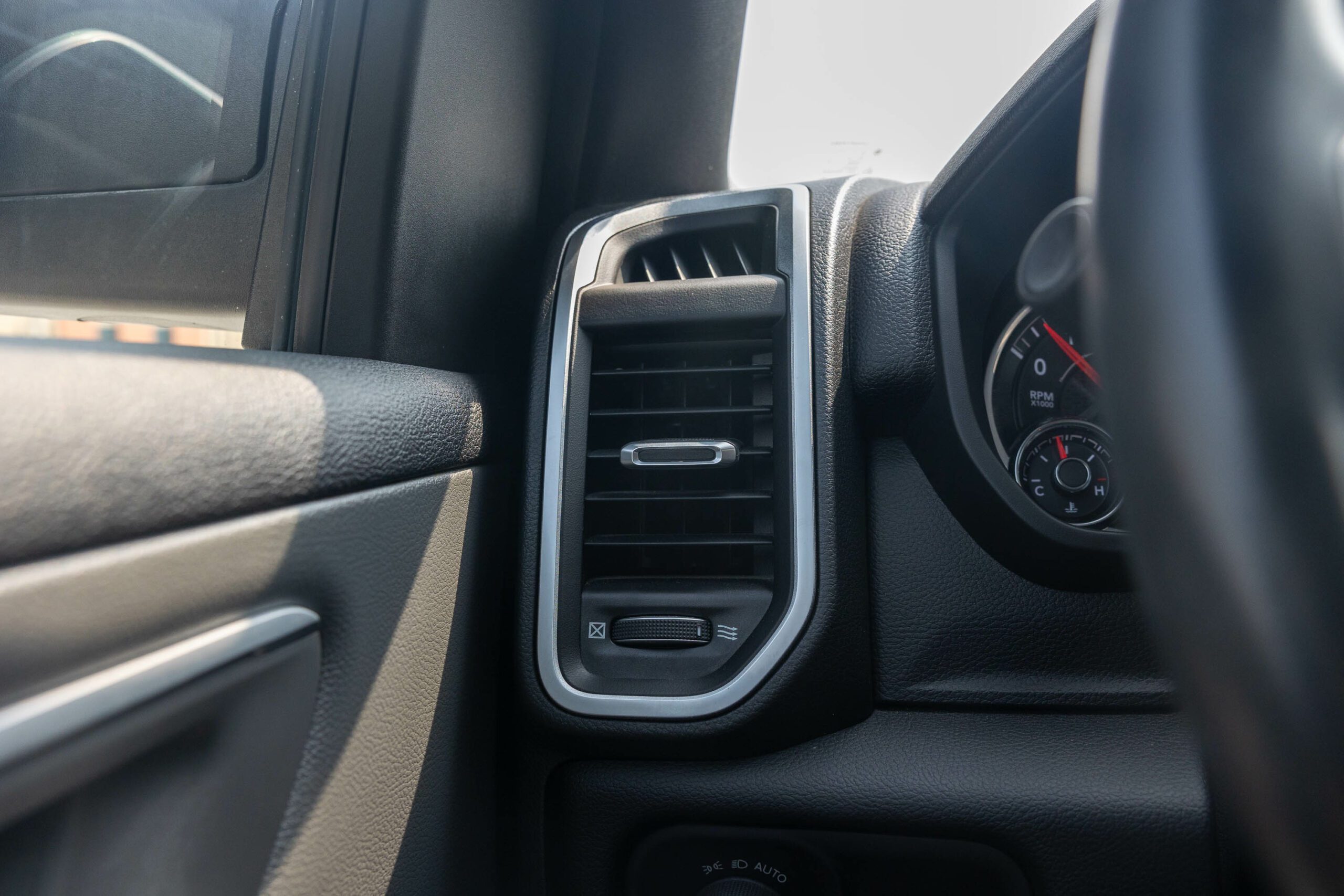 Dodge Ram Big Horn 2022 – Red