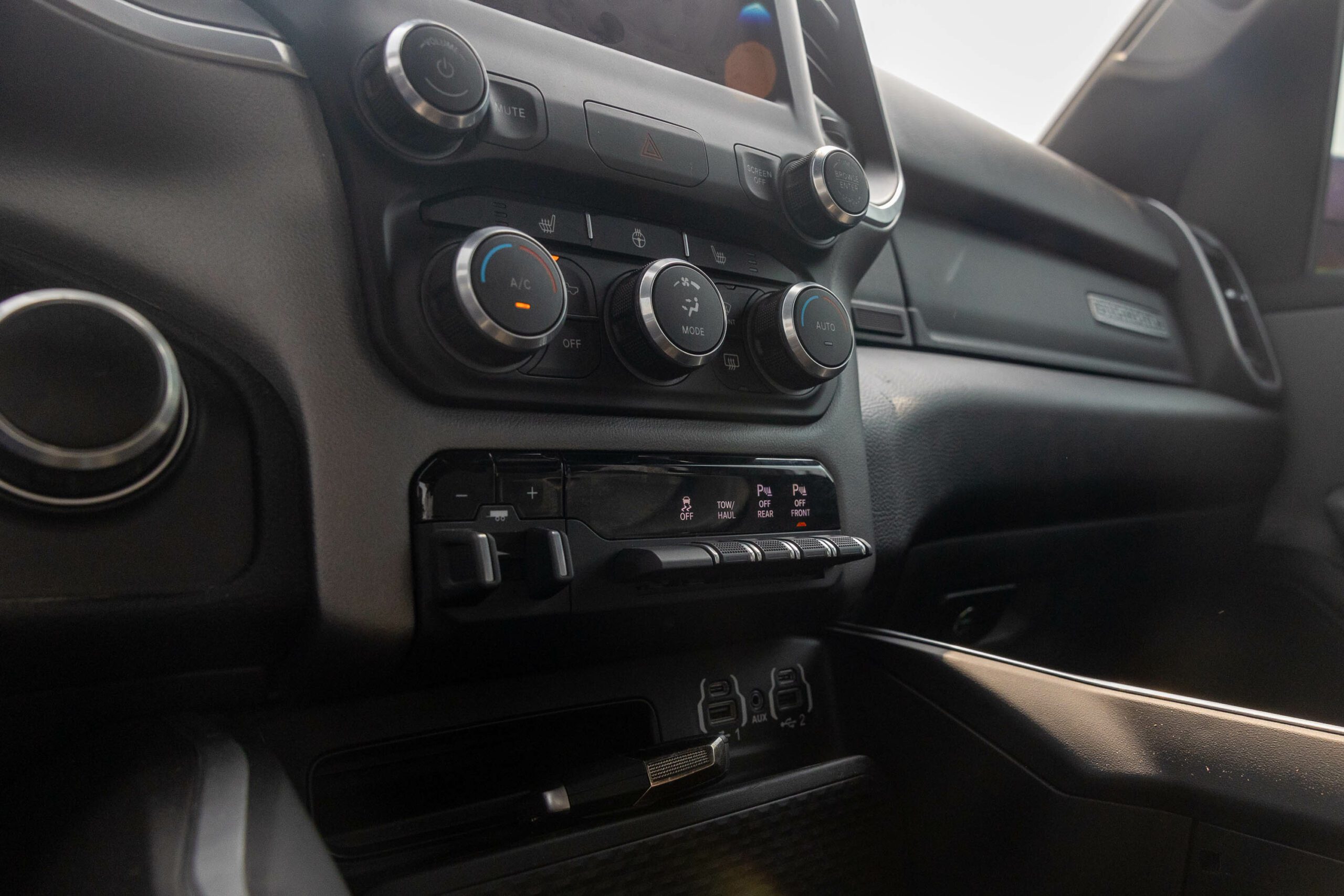 Dodge Ram Big Horn 2022 – Red