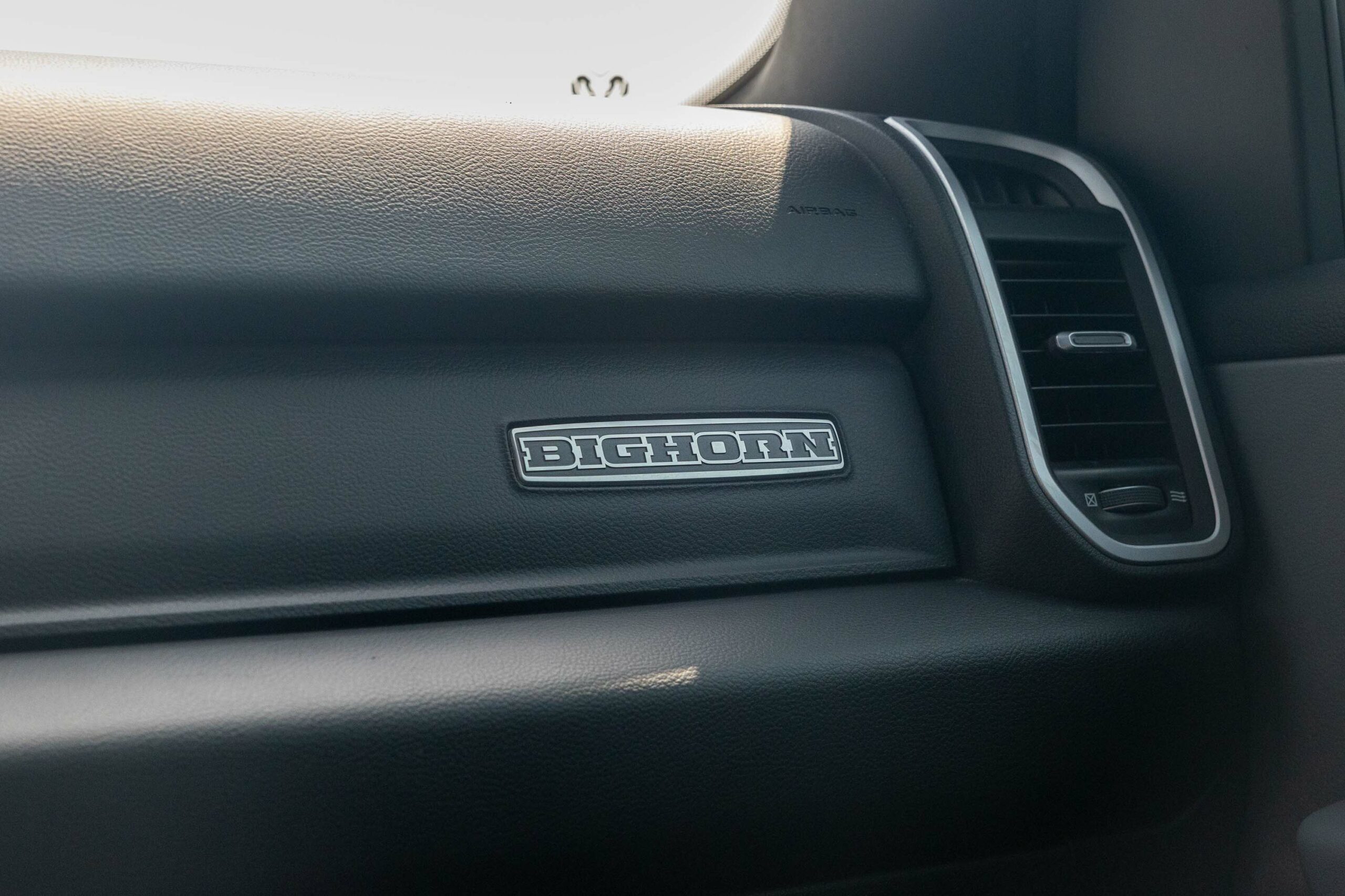 Dodge Ram Big Horn 2022 – Red