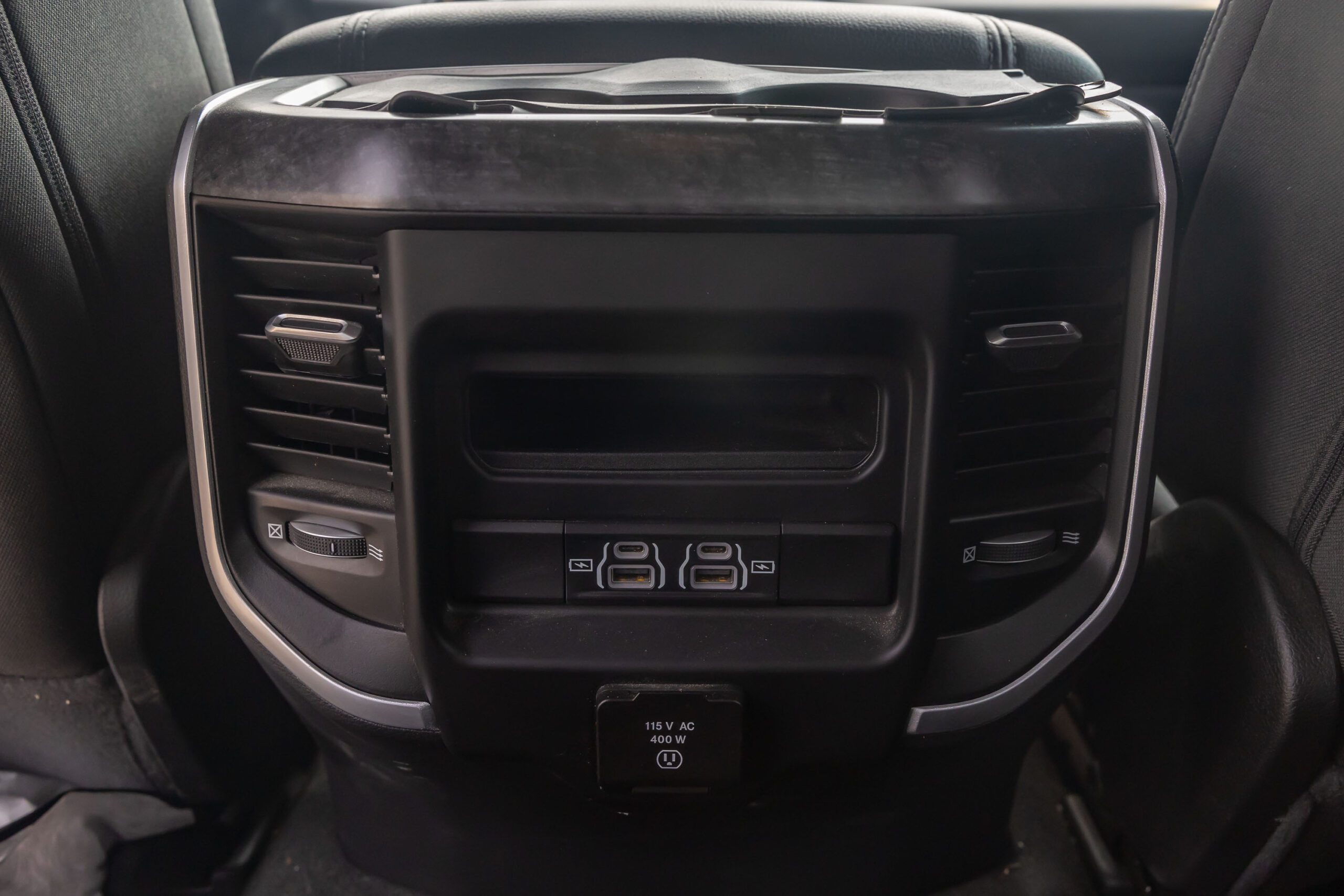 Dodge Ram Big Horn 2022 – Red