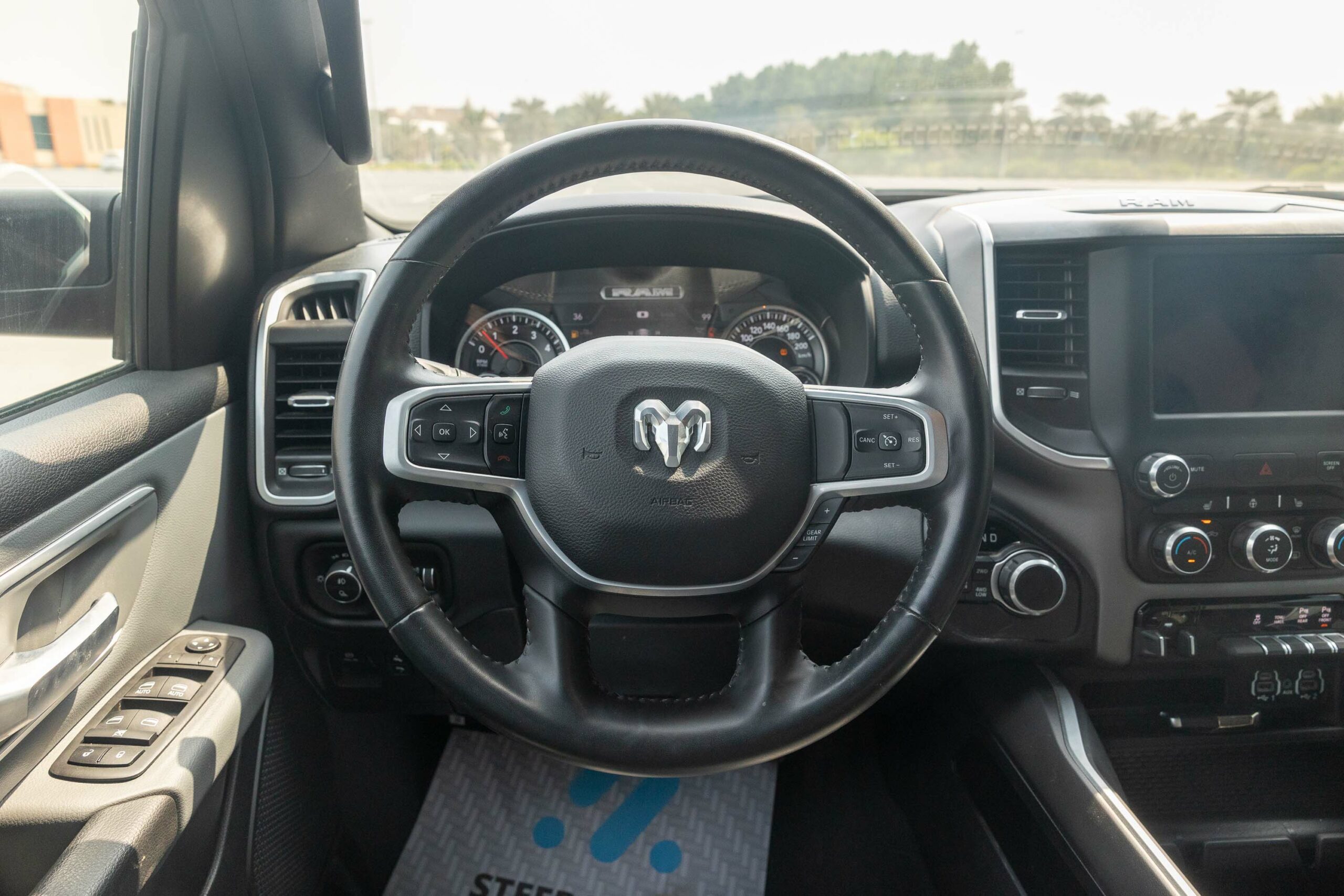 Dodge Ram Big Horn 2022 – Red