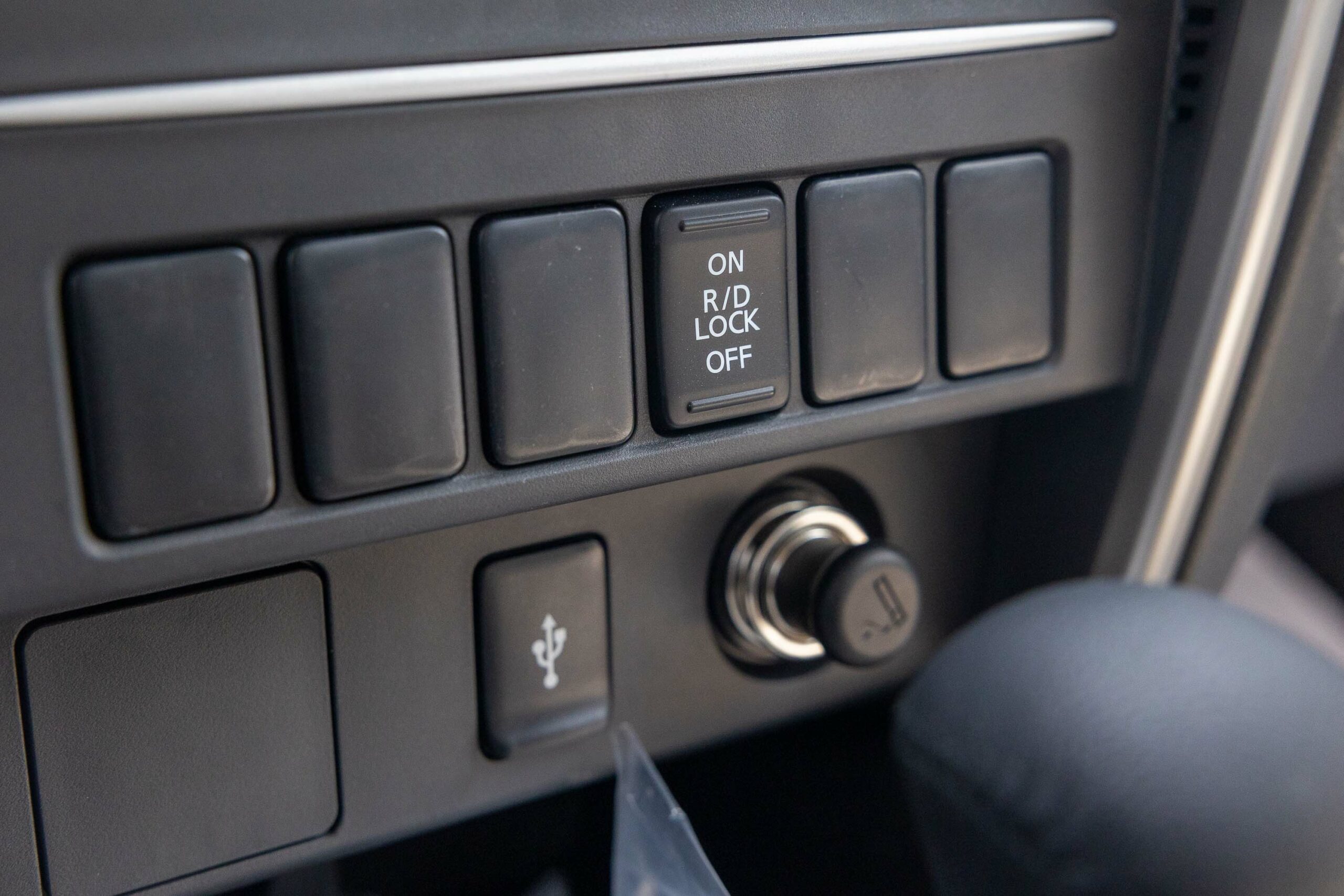 Mitsubishi L200 Sportero 2023 – GREY