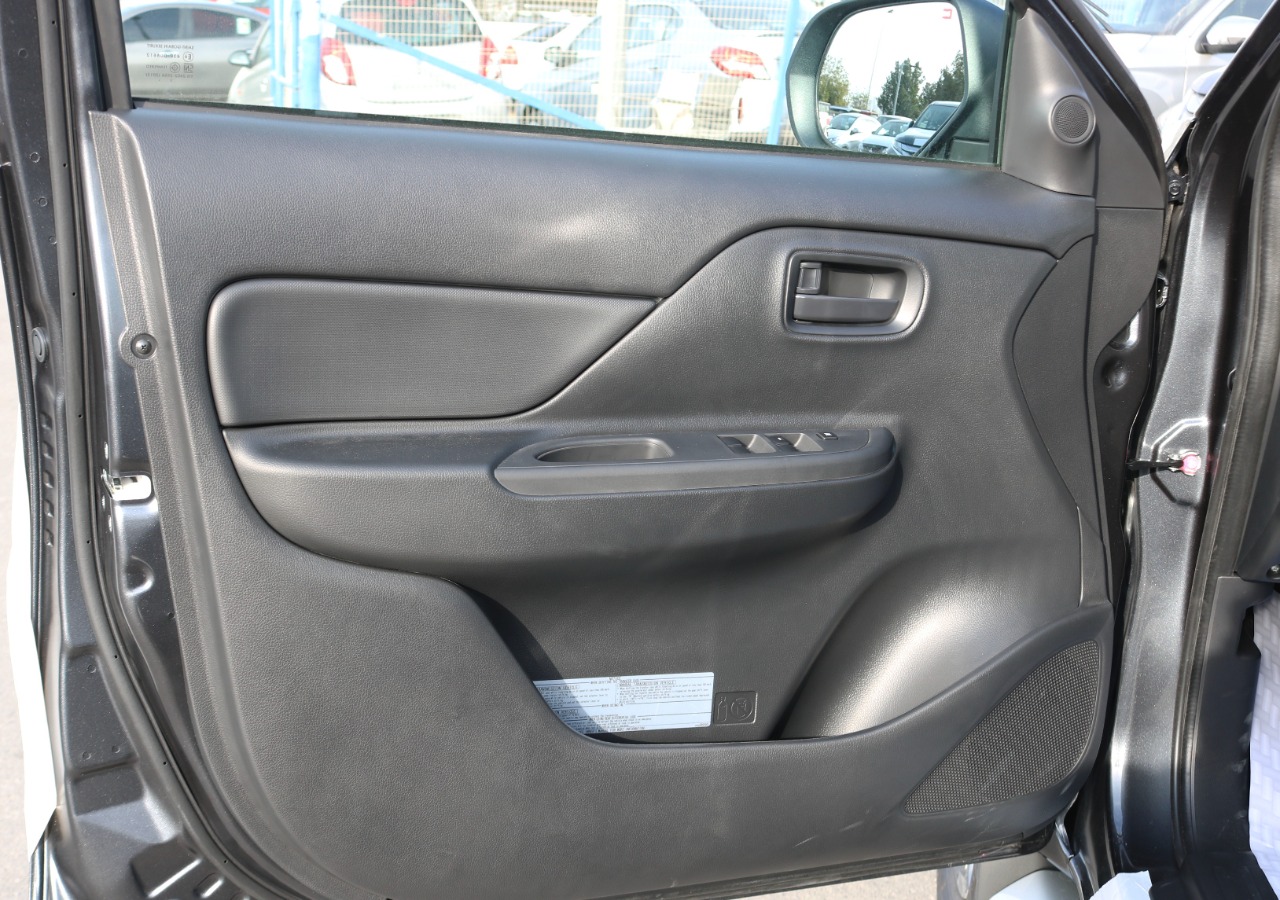 Mitsubishi L200 2023 – Grey