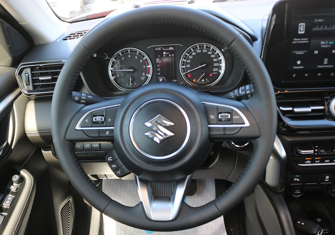 Suzuki Grand Vitara 2023 GLX – Red