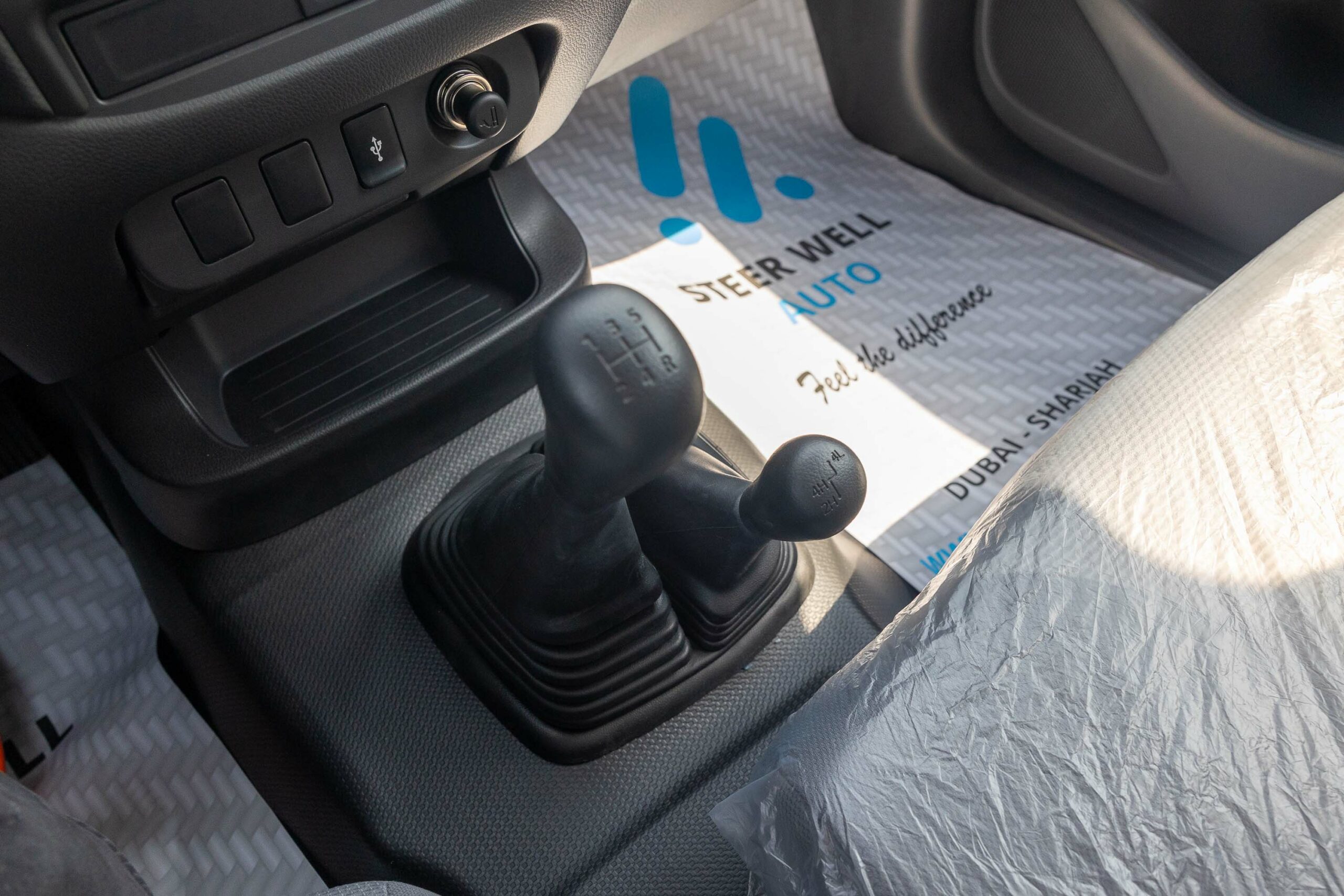 Mitsubishi L200 2023 GL – Brown