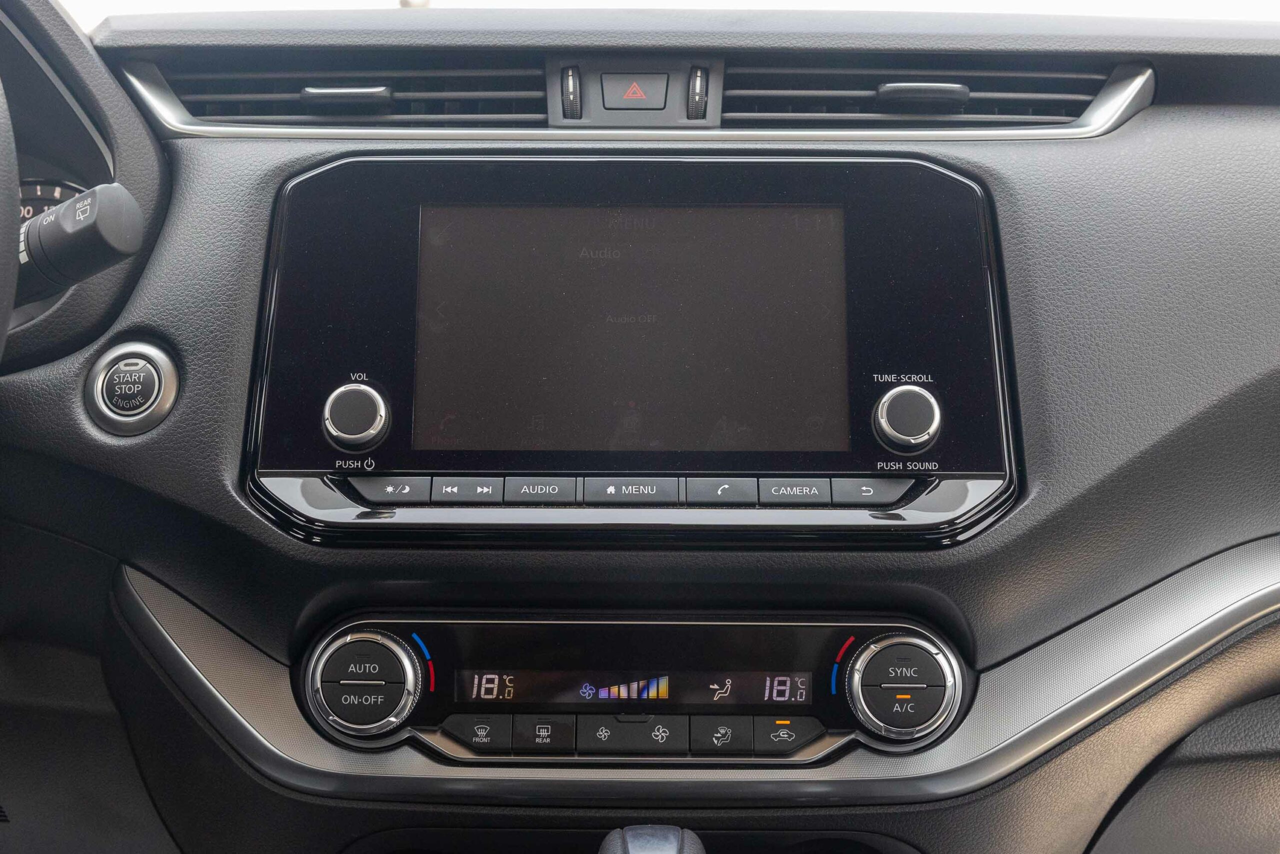 Nissan Xterra 2023 Titanium  – Black