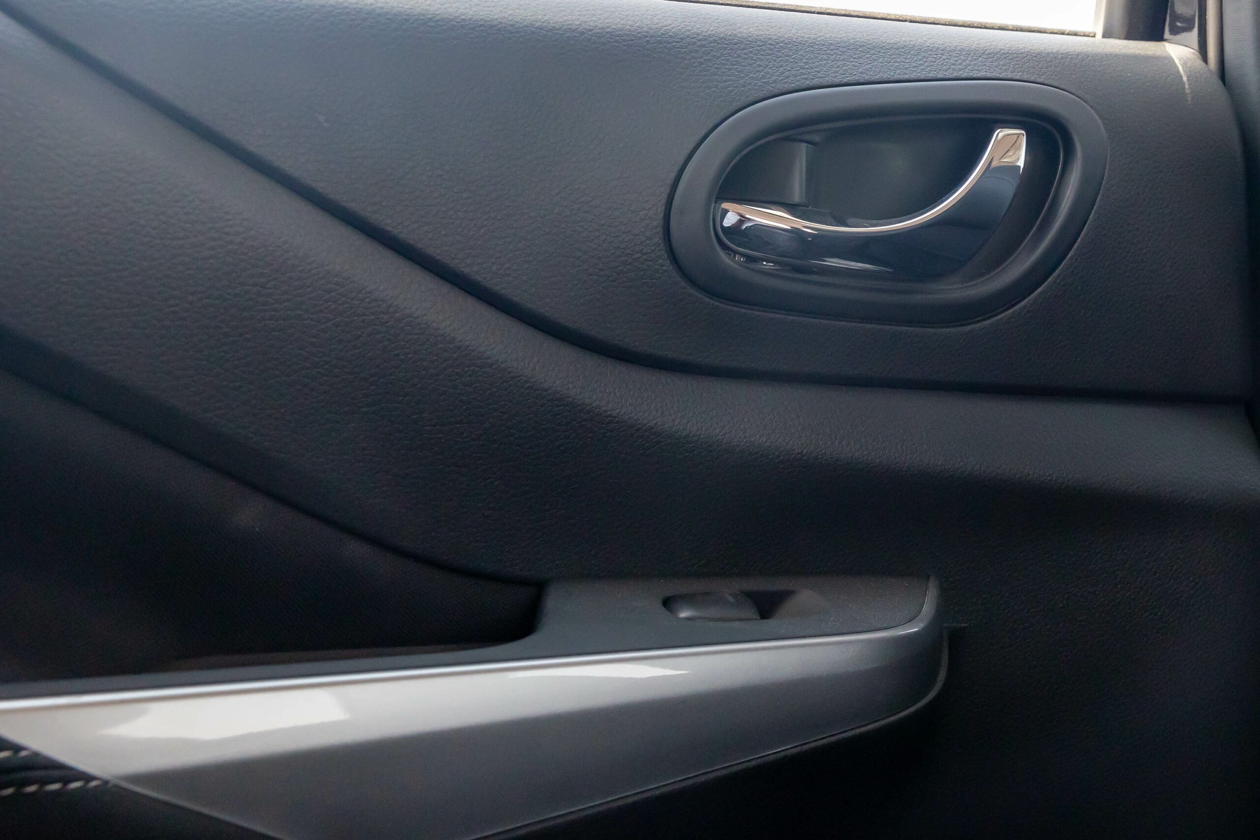 Nissan Xterra 2023 Titanium  – Black