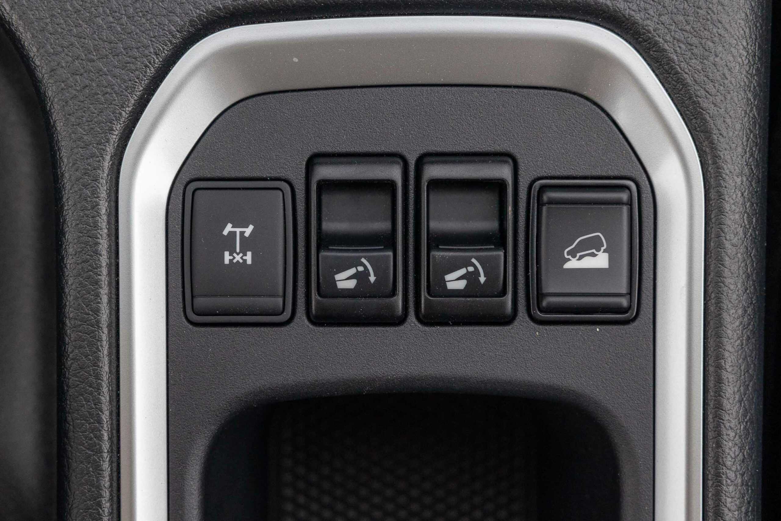 Nissan Xterra 2023 Titanium  – Black