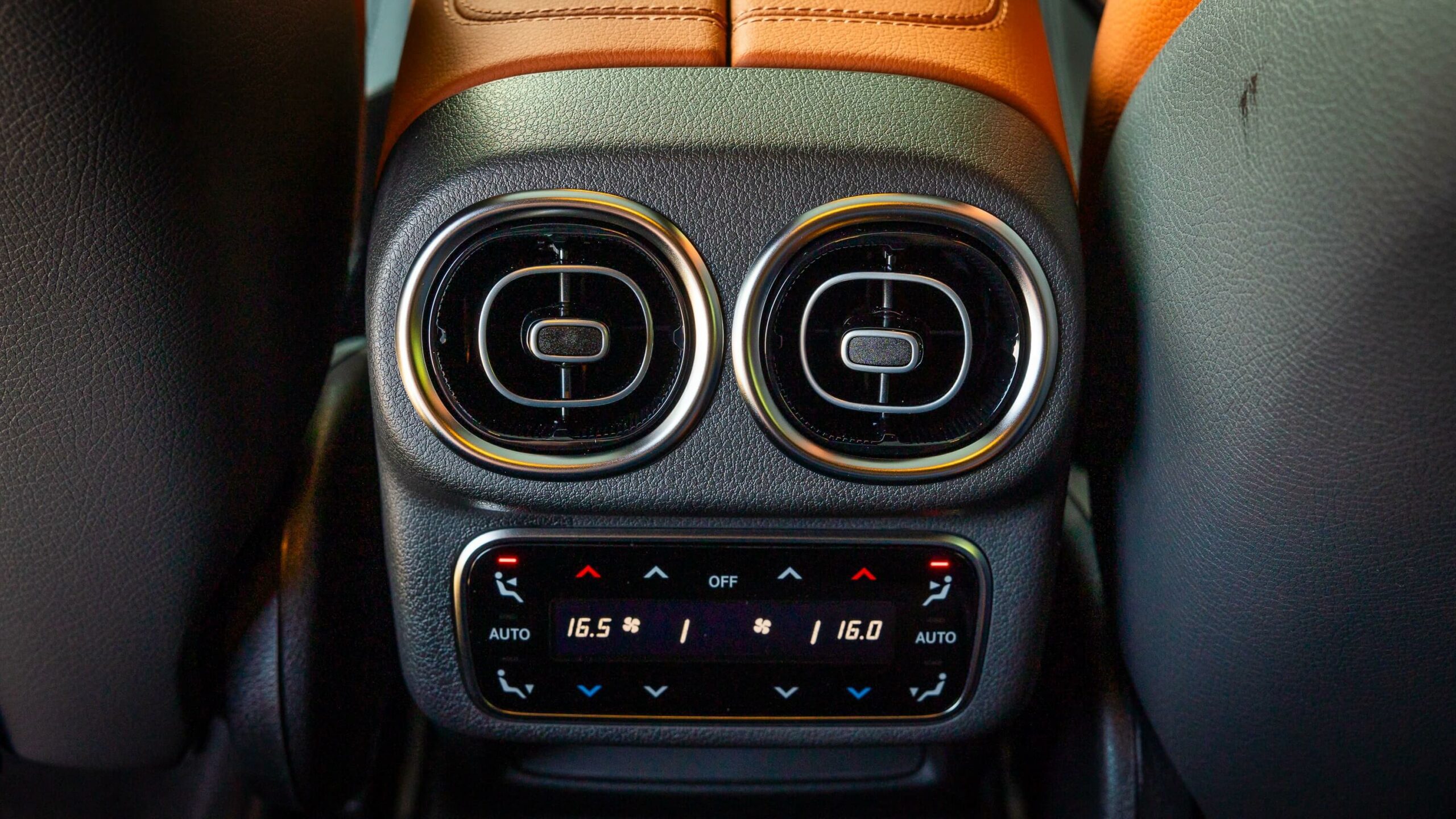 2024 Mercedes GLC200 for Sale in UAE