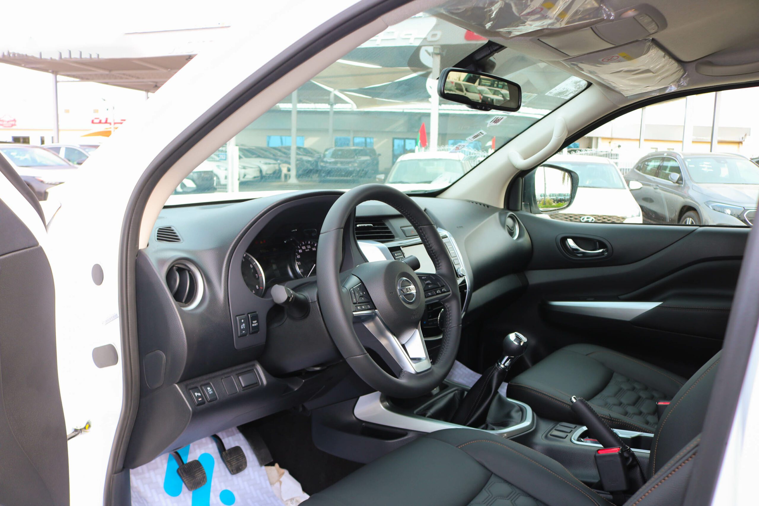 Nissan Navara LE 2023- White