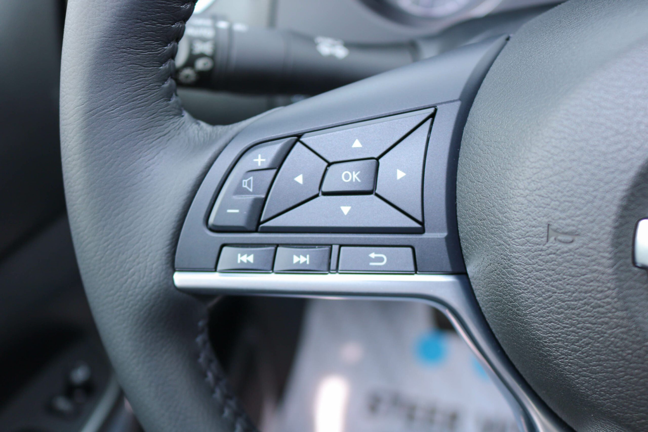 Nissan Navara LE 2023- White