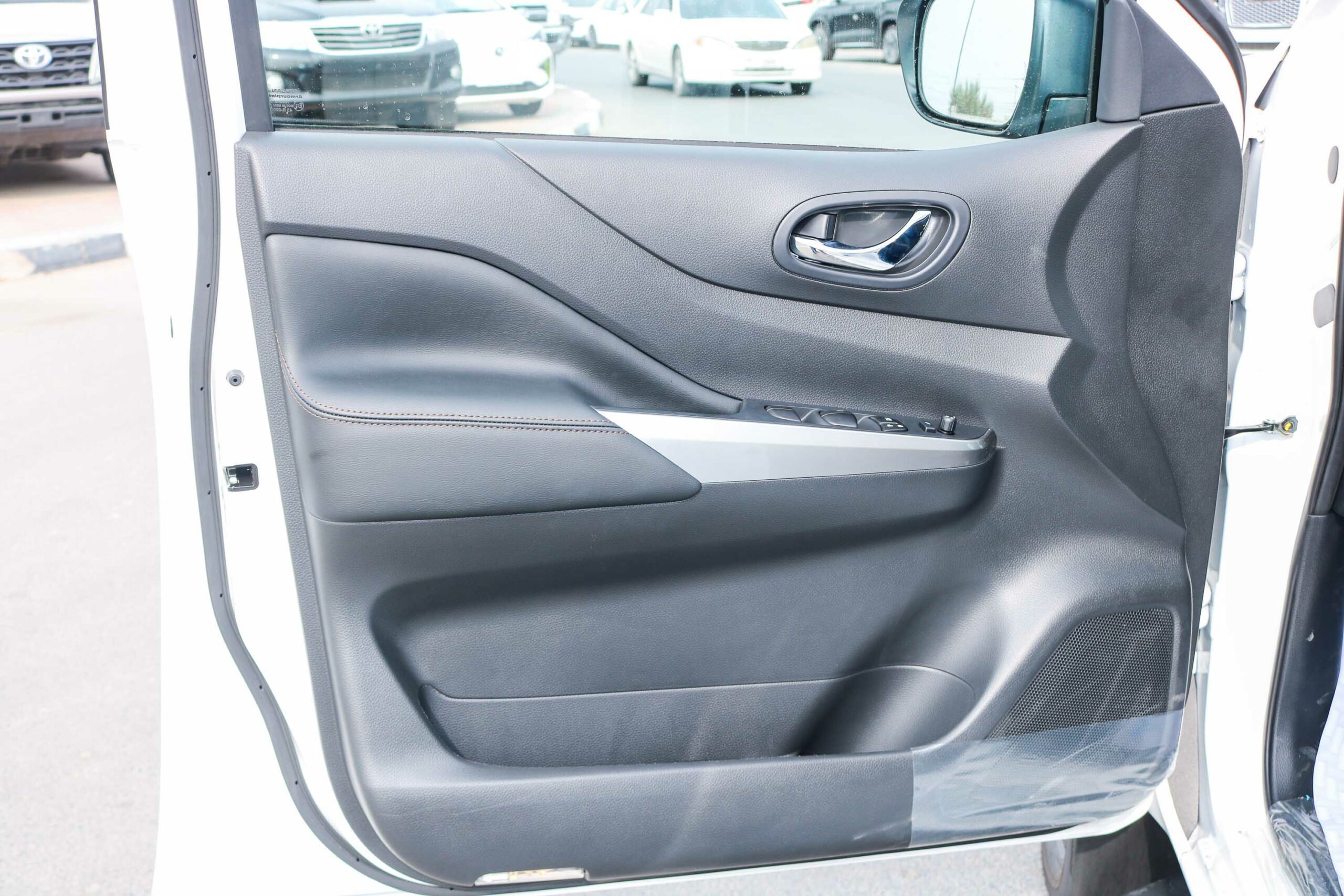 Nissan Navara LE 2023- White