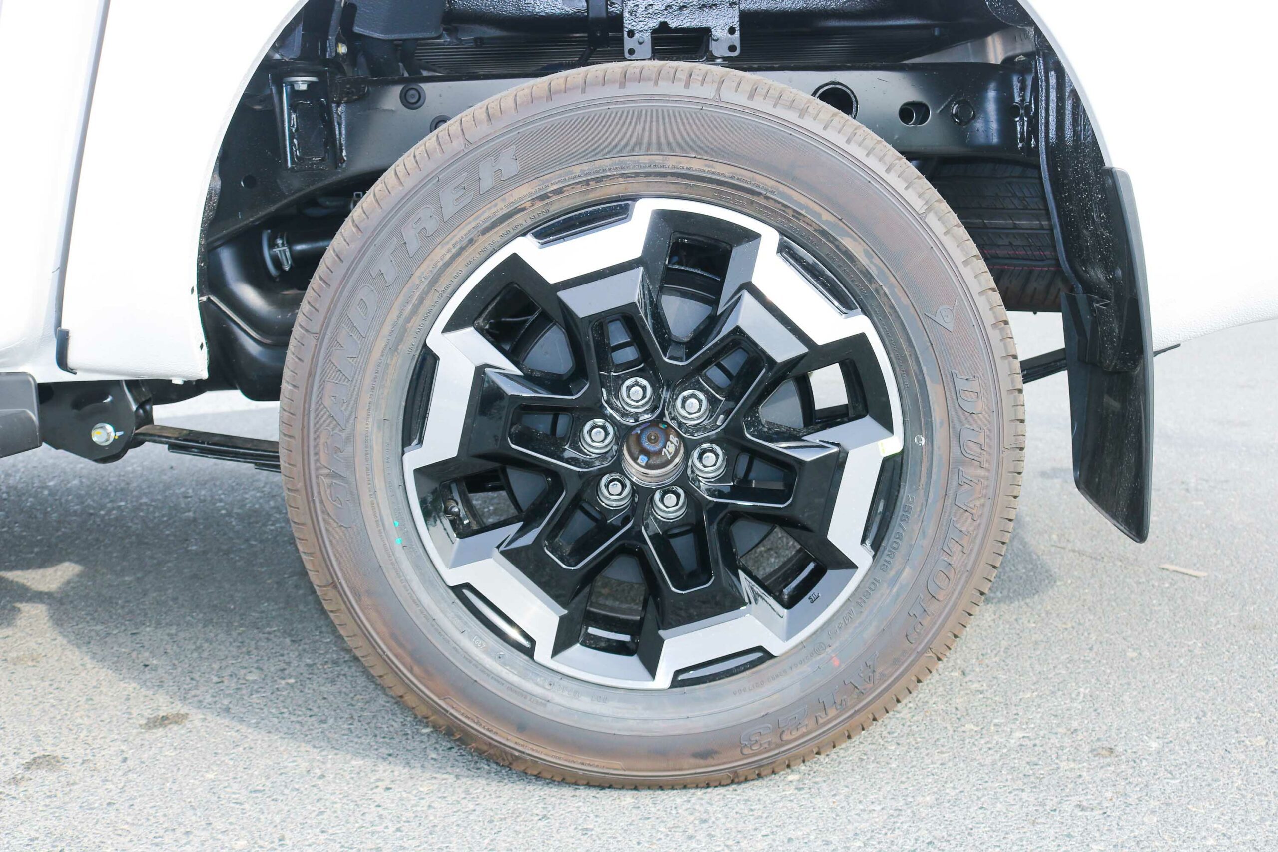 Nissan Navara LE 2023- White