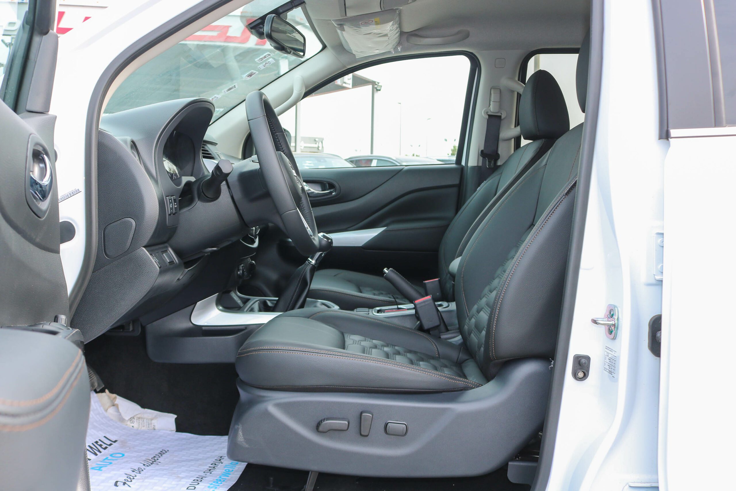 Nissan Navara LE 2023- White