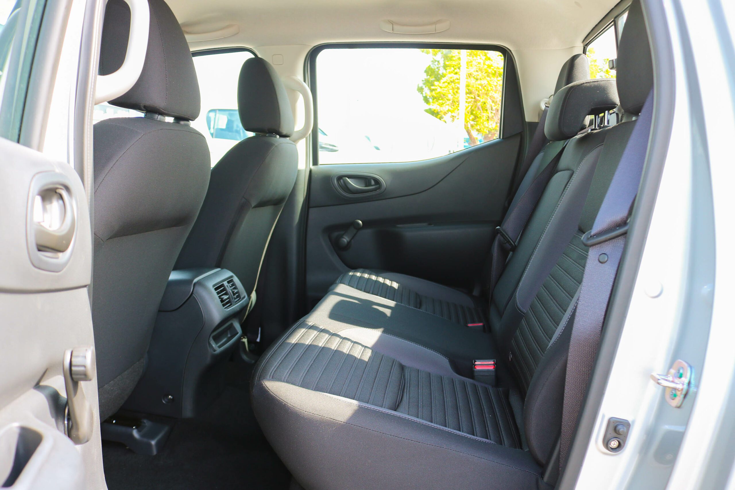 2023 Nissan Navara XE – Silver