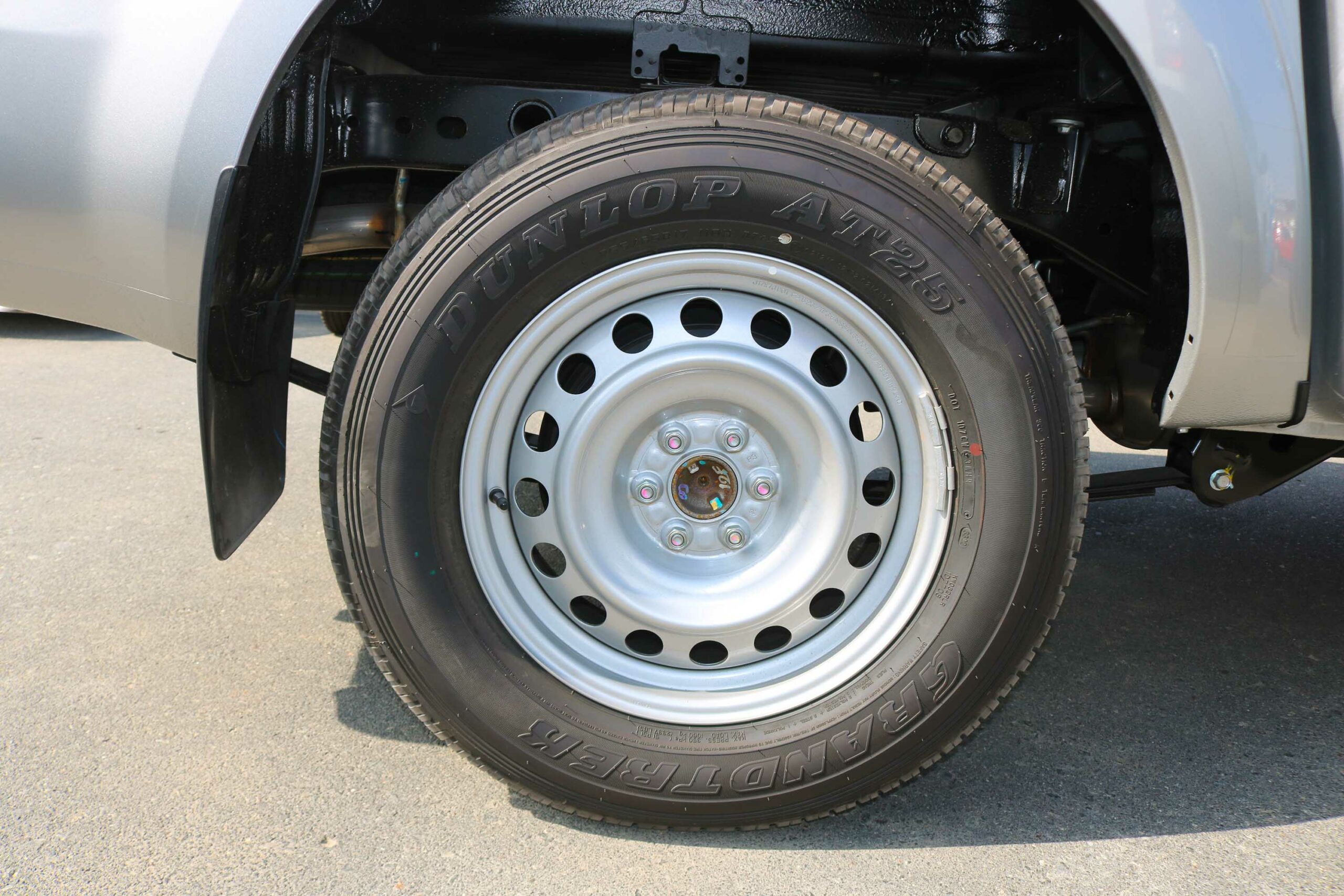 2023 Nissan Navara XE – Silver