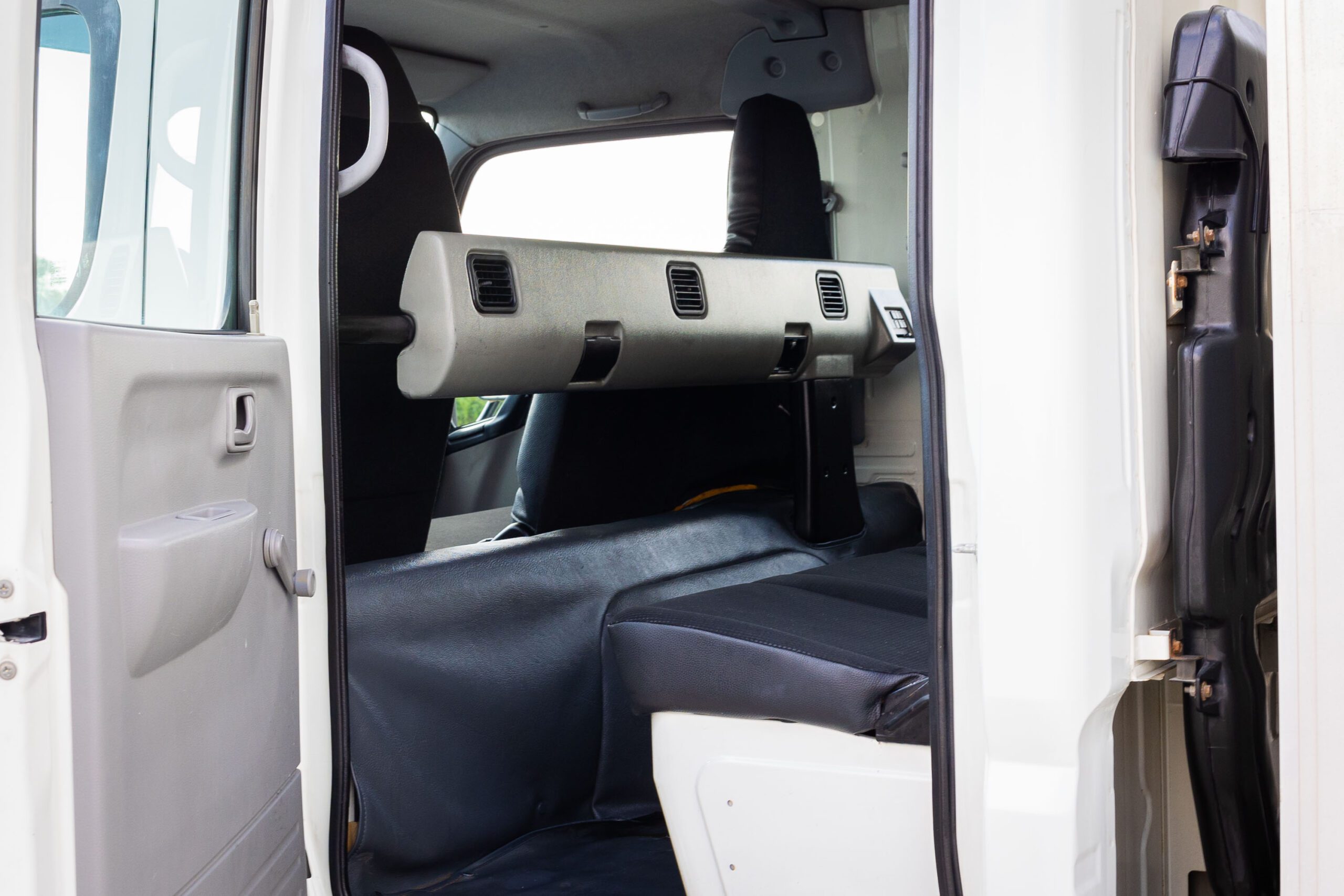 Mitsubishi Canter 2017 Dual Cabin – White