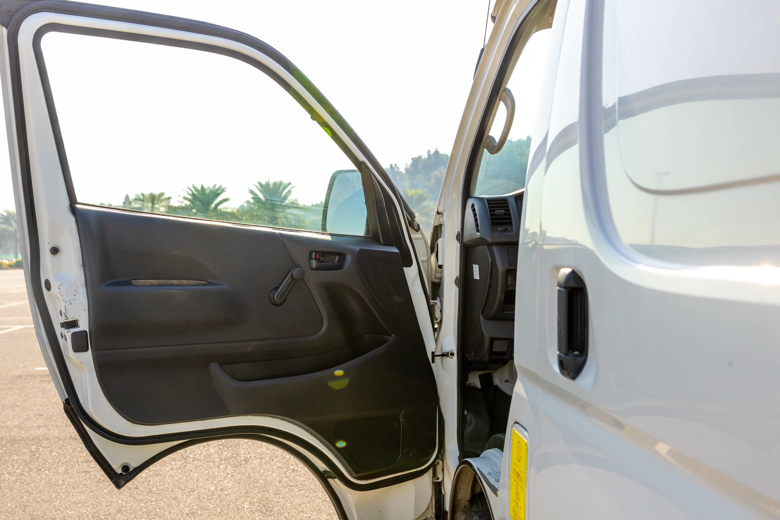 Standard Roof Dry Van For Sale In UAE