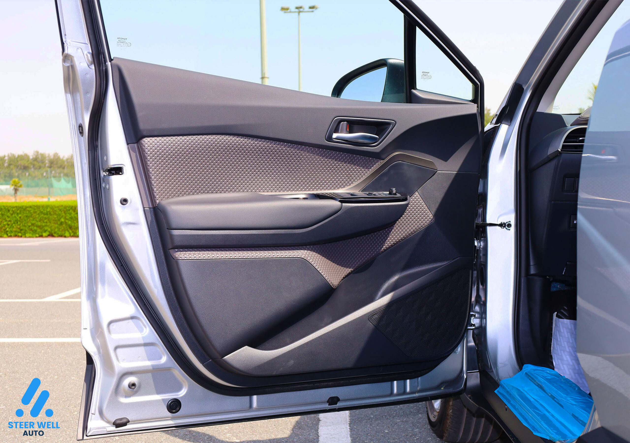 Toyota CHR Hybrid 2023 – Silver