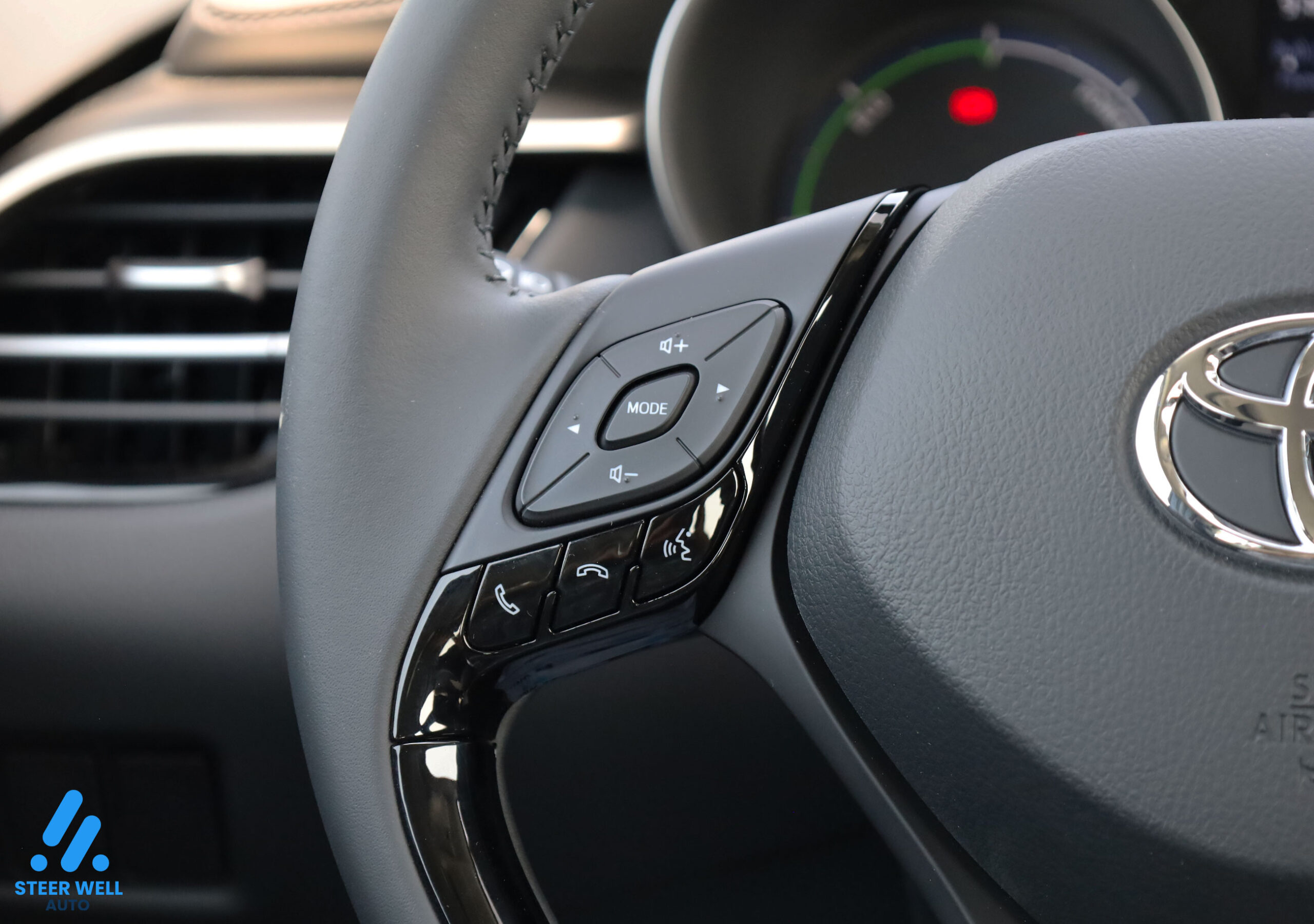 Toyota CHR Hybrid 2023 – Silver