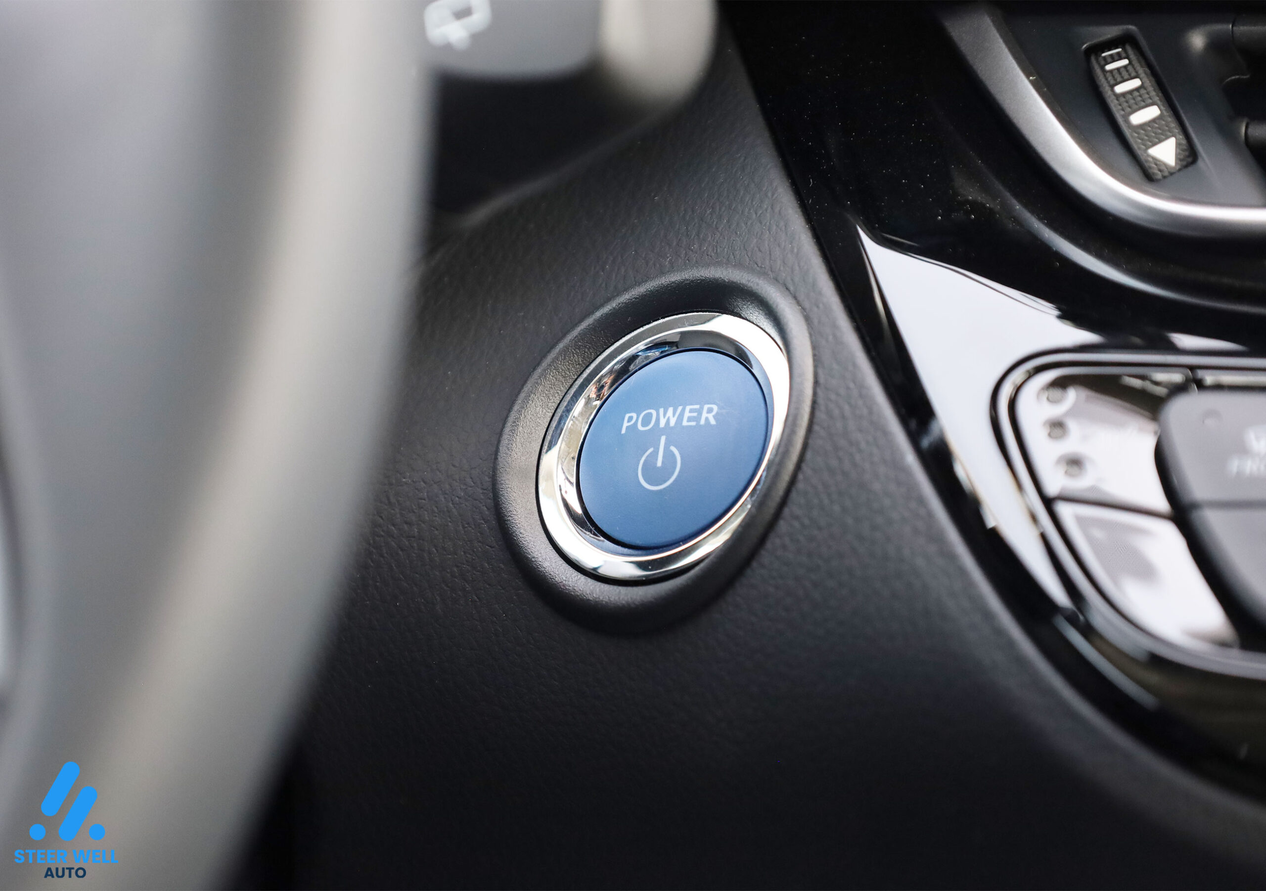 Toyota CHR Hybrid 2023 – Silver