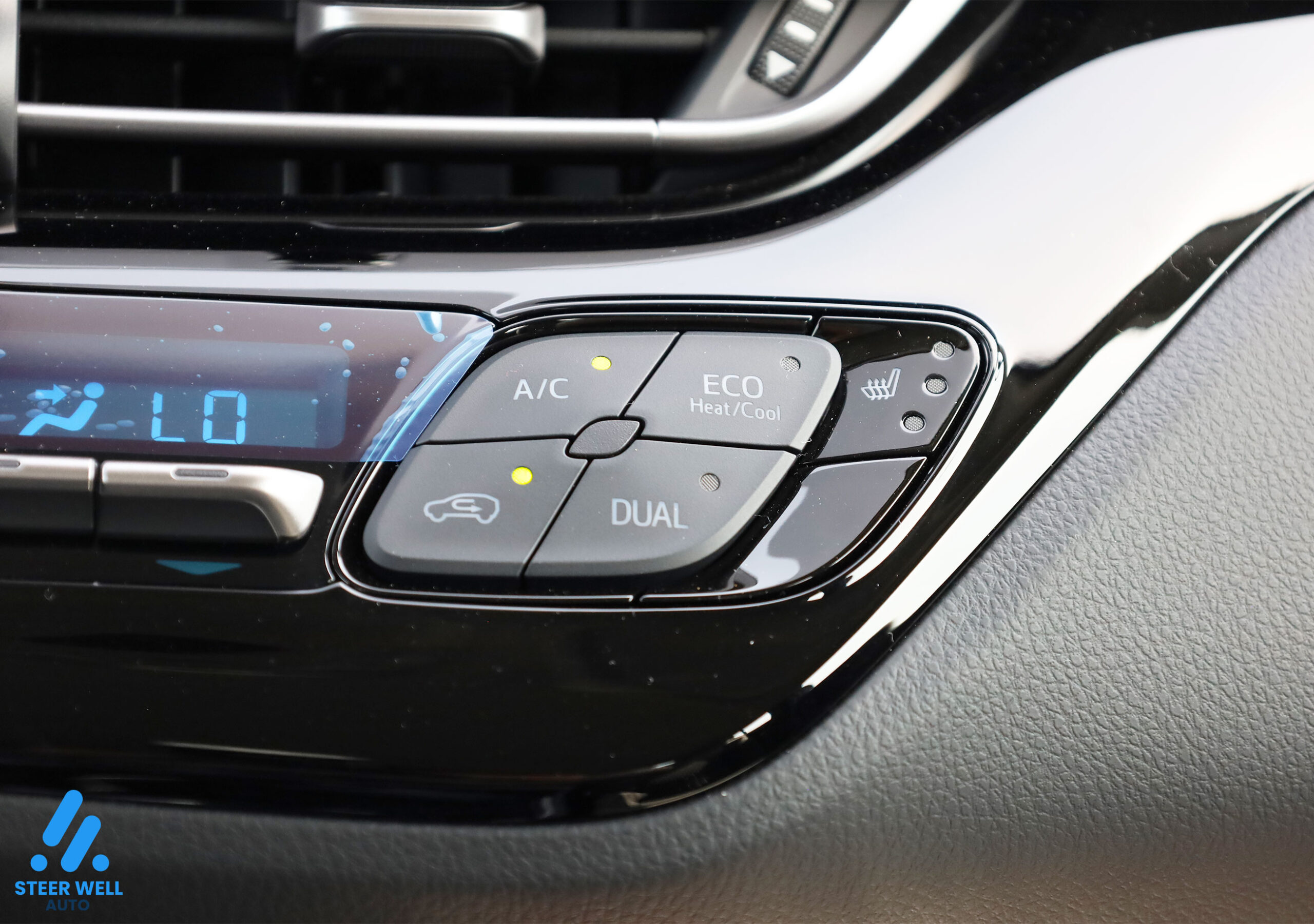 Toyota CHR Hybrid 2023 – Silver