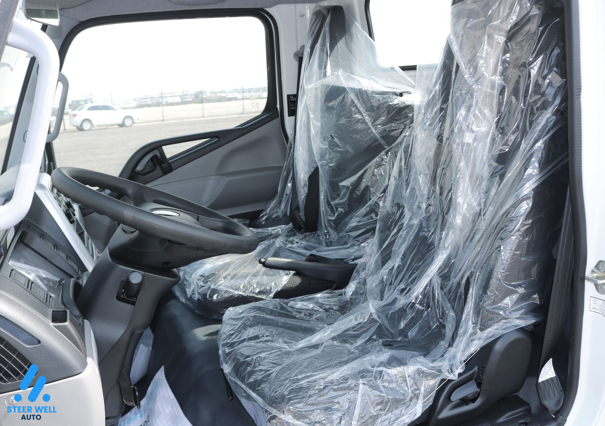 2023 Mitsubishi Canter 4D33  White