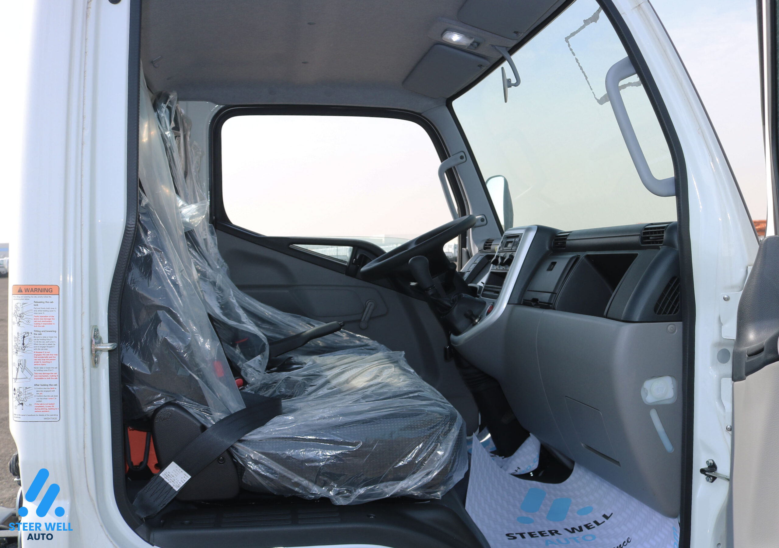 2023 Mitsubishi Canter 4D33  White