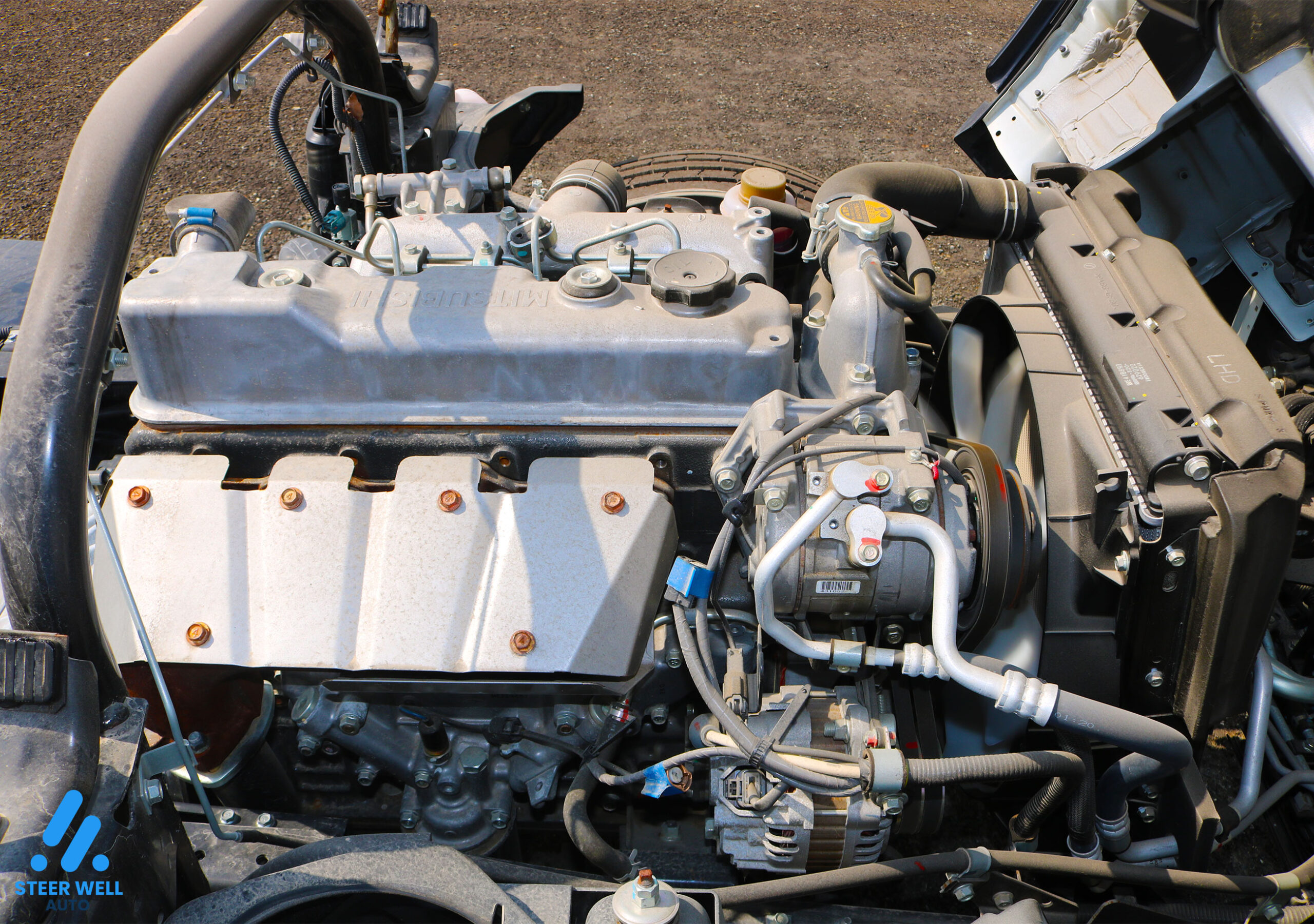 2023 Mitsubishi Canter 4D33  White