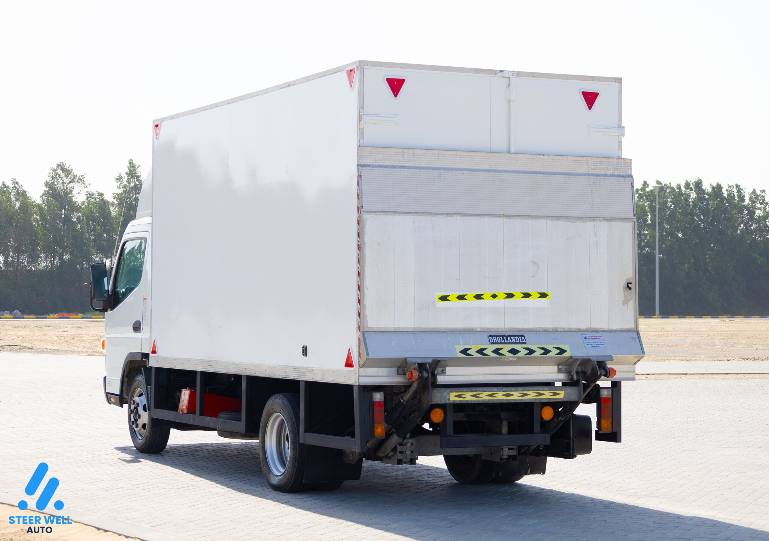 2022 Mitsubishi Fuso Closed Box with Tail Lift – White